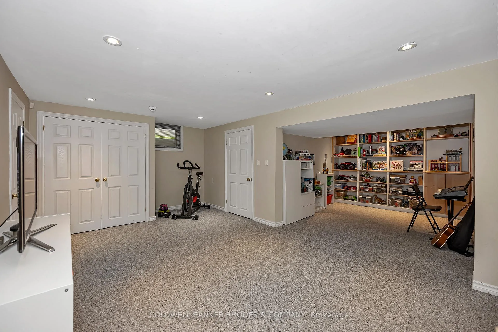 Photo 34 of 2228 Old Lilac Lane, Ottawa, Applewood Acres — HOMEH