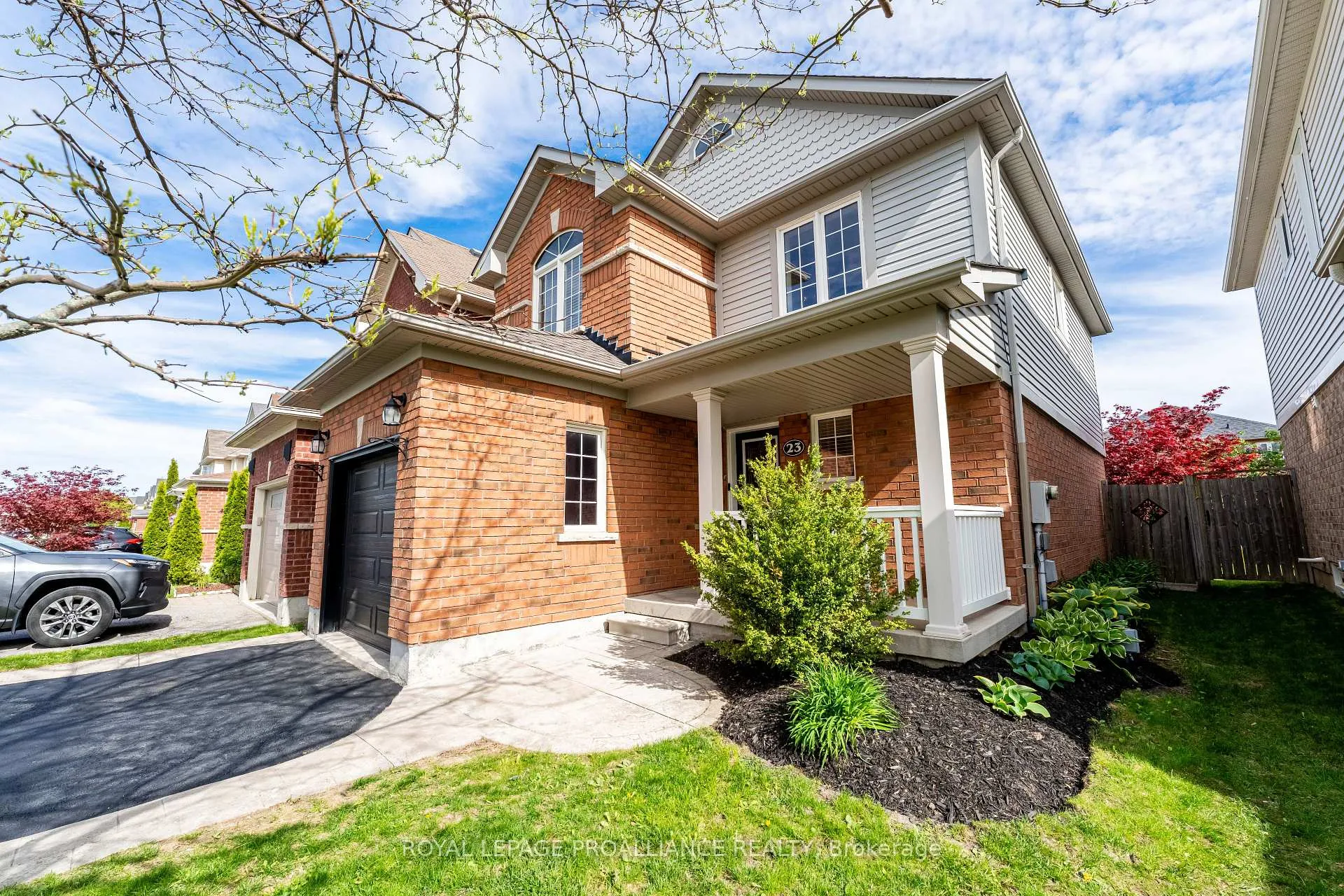 Photo 2 of 23 Courvier Crescent, Clarington, Bowmanville — HOMEH