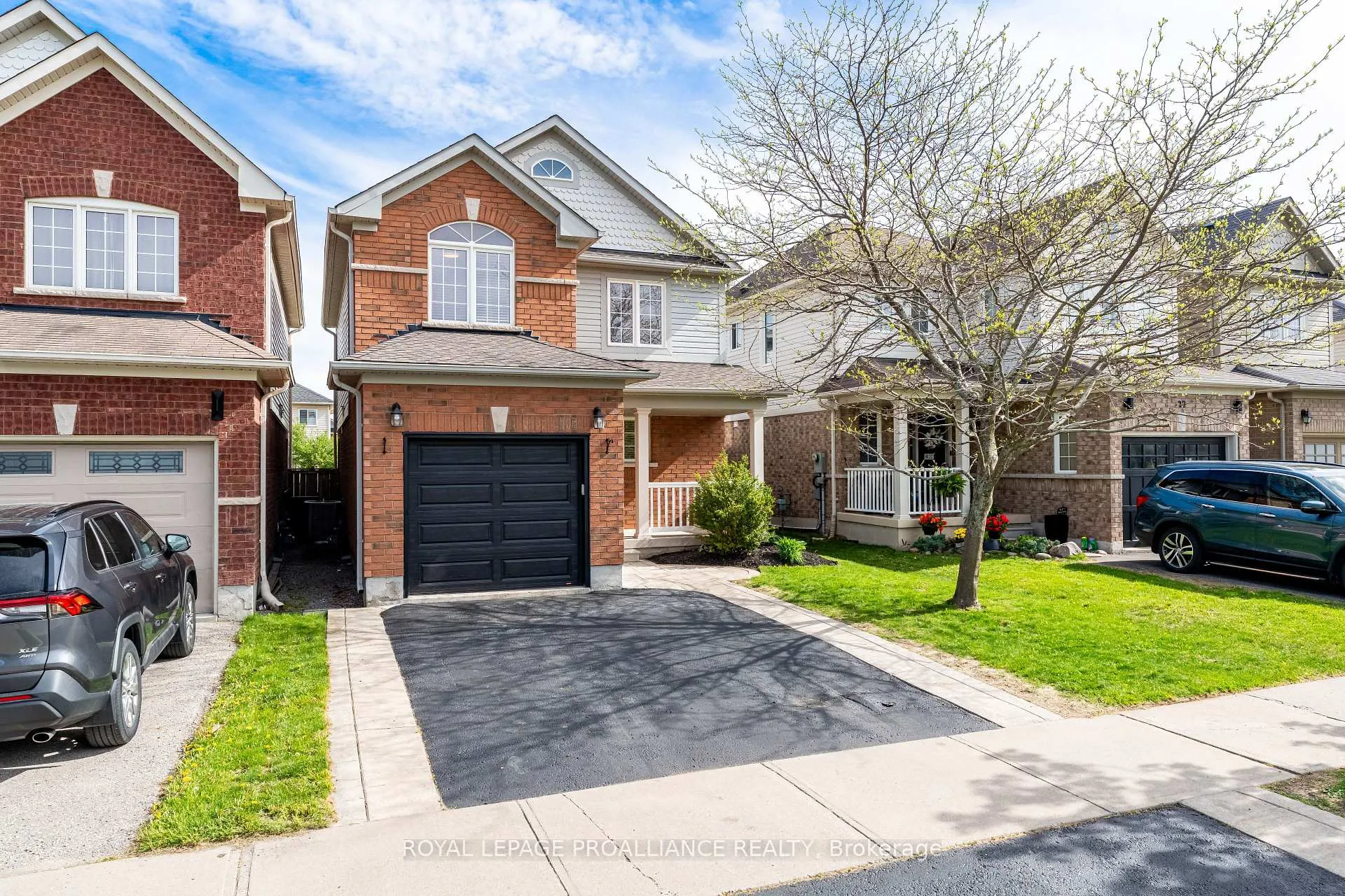 Photo 3 of 23 Courvier Crescent, Clarington, Bowmanville — HOMEH