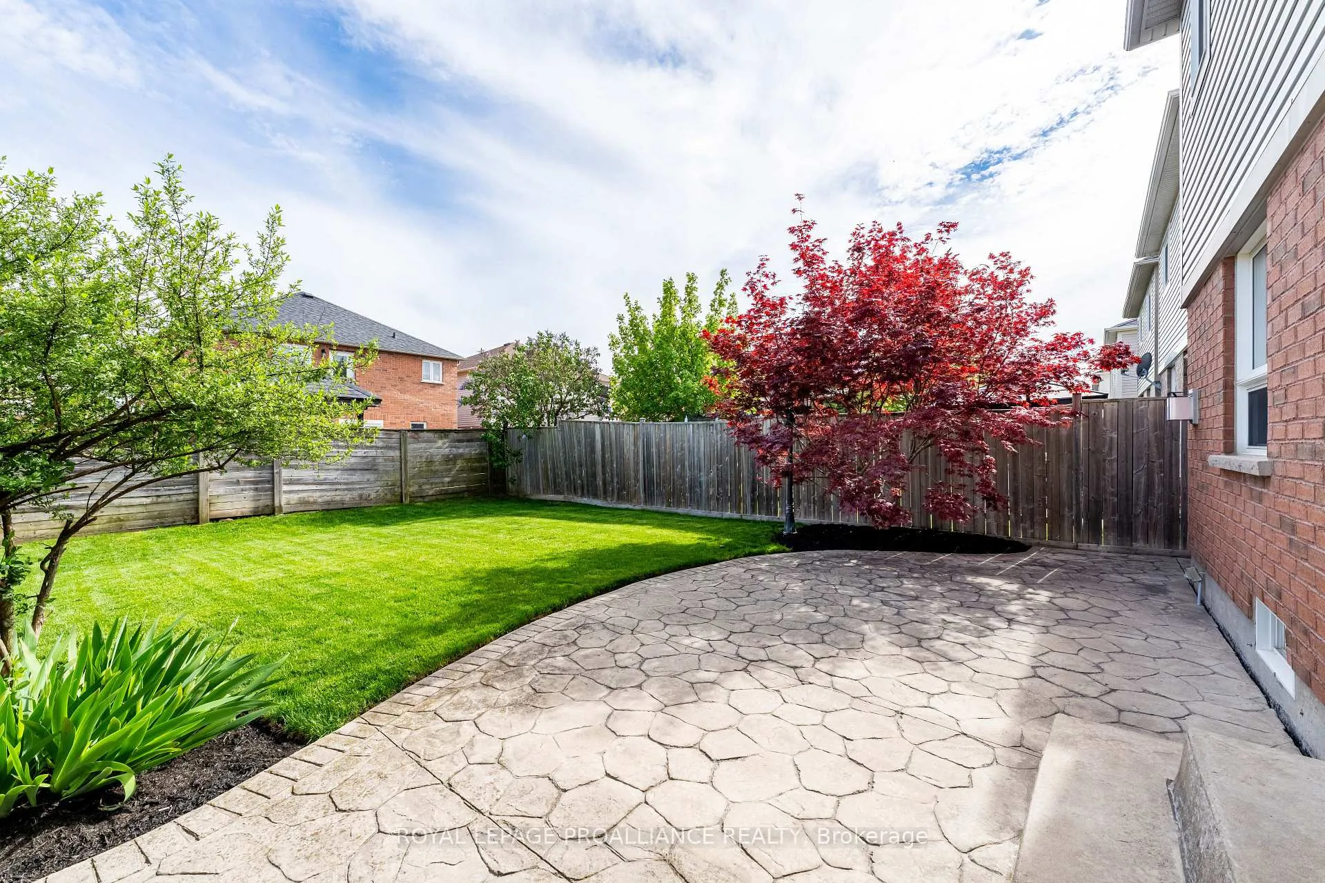 Photo 5 of 23 Courvier Crescent, Clarington, Bowmanville — HOMEH