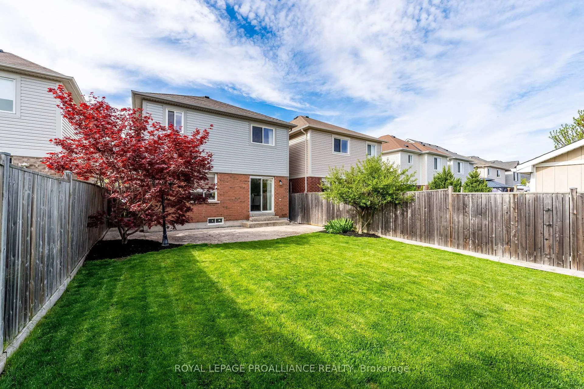 Photo 7 of 23 Courvier Crescent, Clarington, Bowmanville — HOMEH