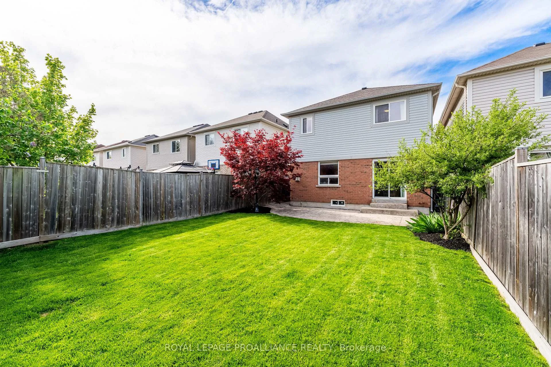 Photo 9 of 23 Courvier Crescent, Clarington, Bowmanville — HOMEH