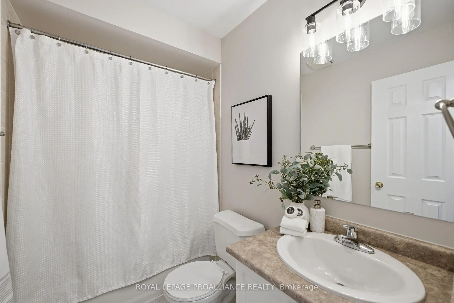 Photo 28 of 23 Courvier Crescent, Clarington, Bowmanville — HOMEH