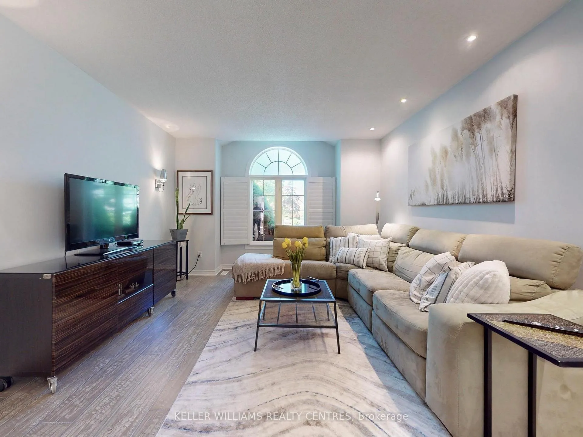 Photo 5 of 14 Gables Way, Barrie, South Shore — HOMEH