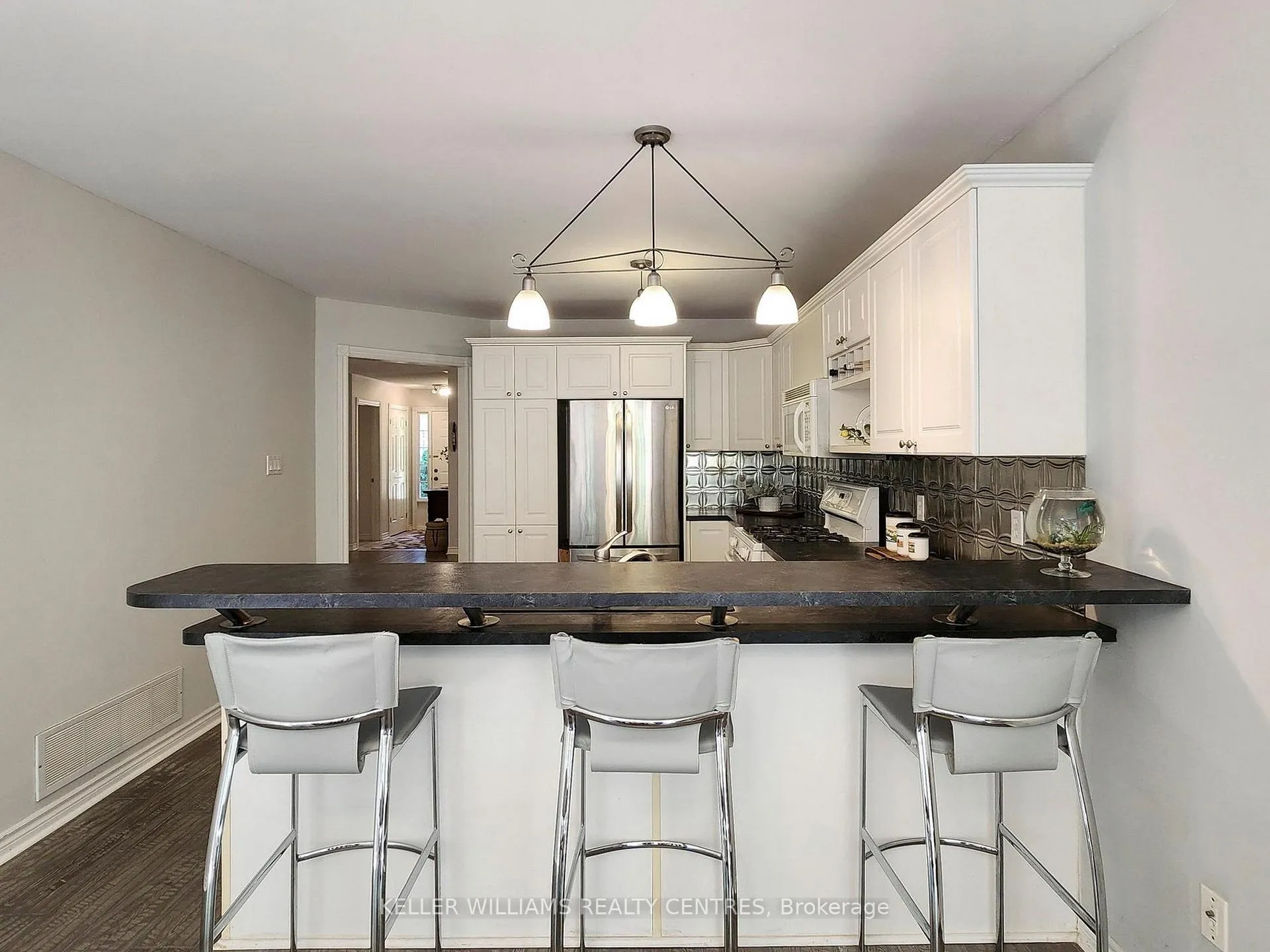 Photo 10 of 14 Gables Way, Barrie, South Shore — HOMEH