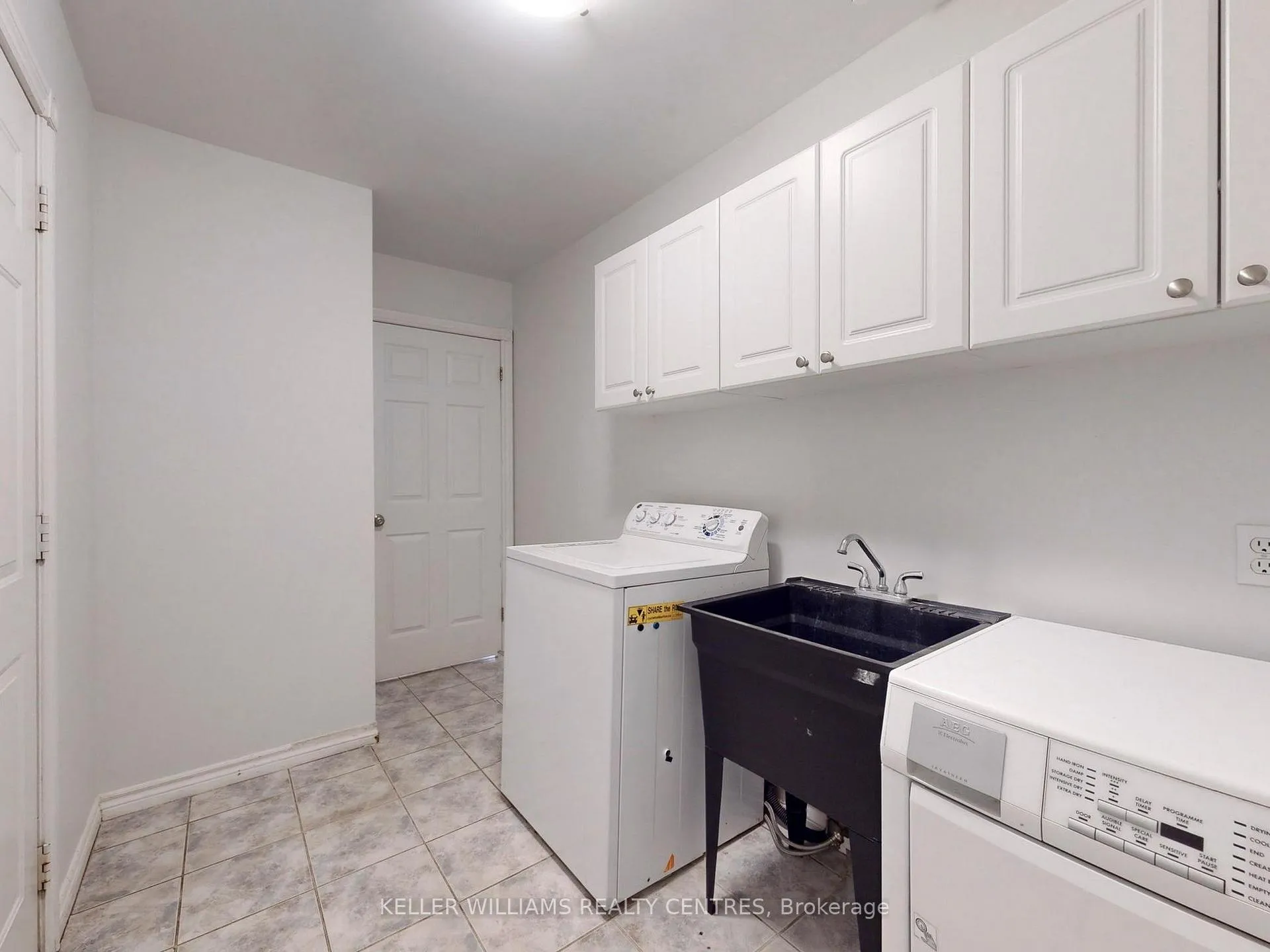 Photo 19 of 14 Gables Way, Barrie, South Shore — HOMEH