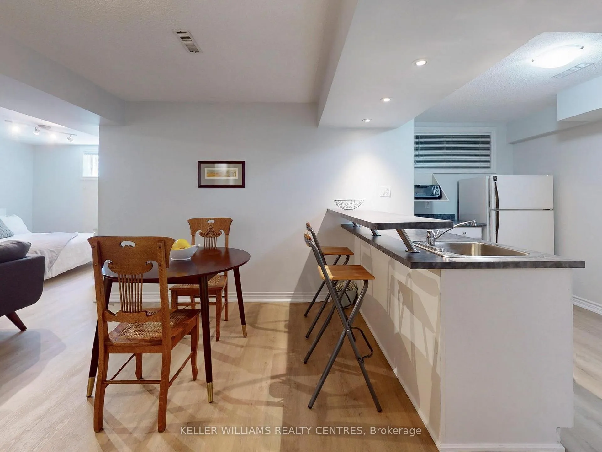 Photo 23 of 14 Gables Way, Barrie, South Shore — HOMEH