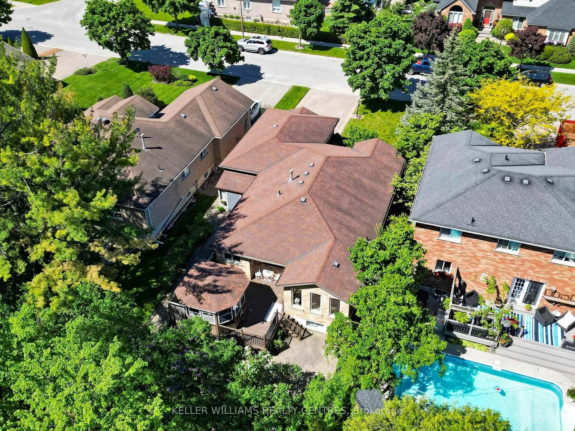 Photo 32 of 14 Gables Way, Barrie, South Shore — HOMEH