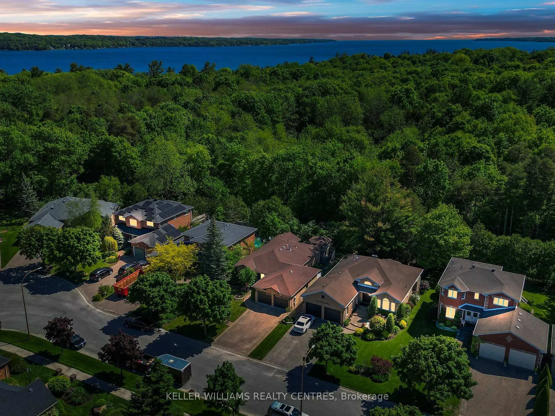 Photo 33 of 14 Gables Way, Barrie, South Shore — HOMEH
