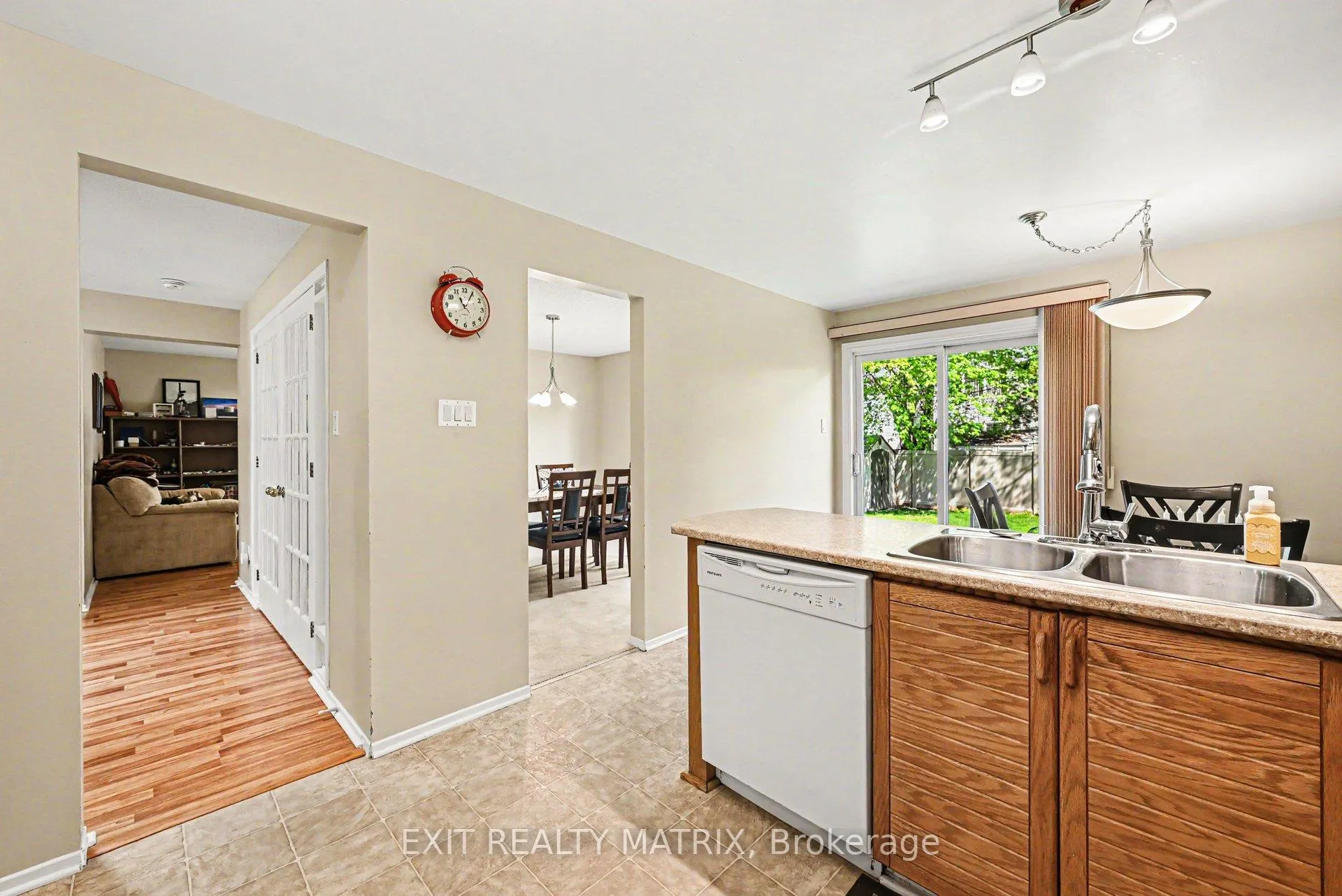 Photo 8 of 5968 Meadowglen Drive, Ottawa, Chapel Hill — HOMEH