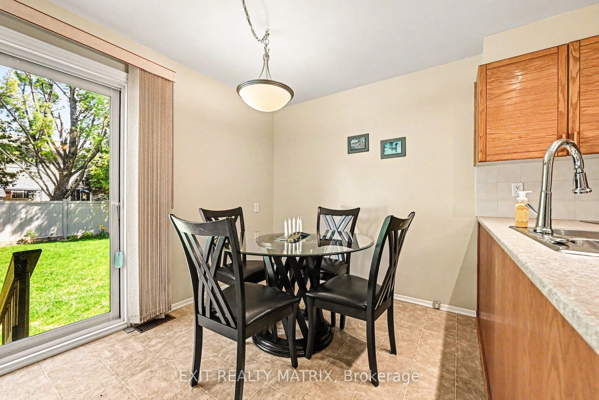 Photo 10 of 5968 Meadowglen Drive, Ottawa, Chapel Hill — HOMEH