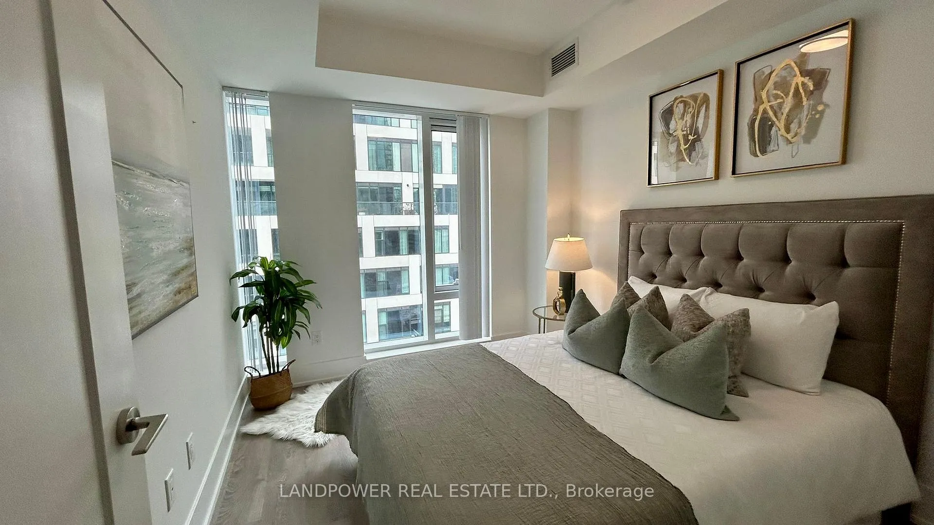Photo 4 of Unit 805, 480 Front Street W, Toronto, Waterfront Communities — HOMEH