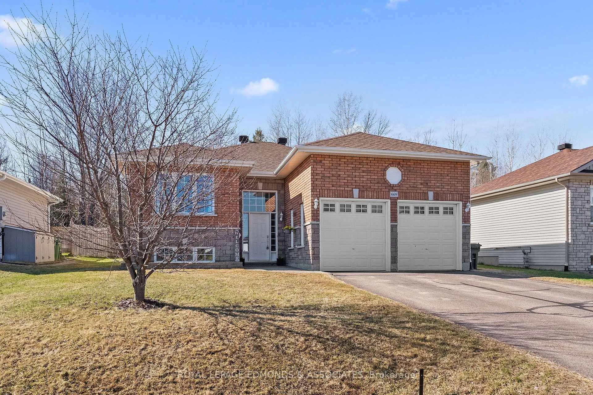 Photo 3 of 669 Fairview Avenue S, Laurentian Valley — HOMEH
