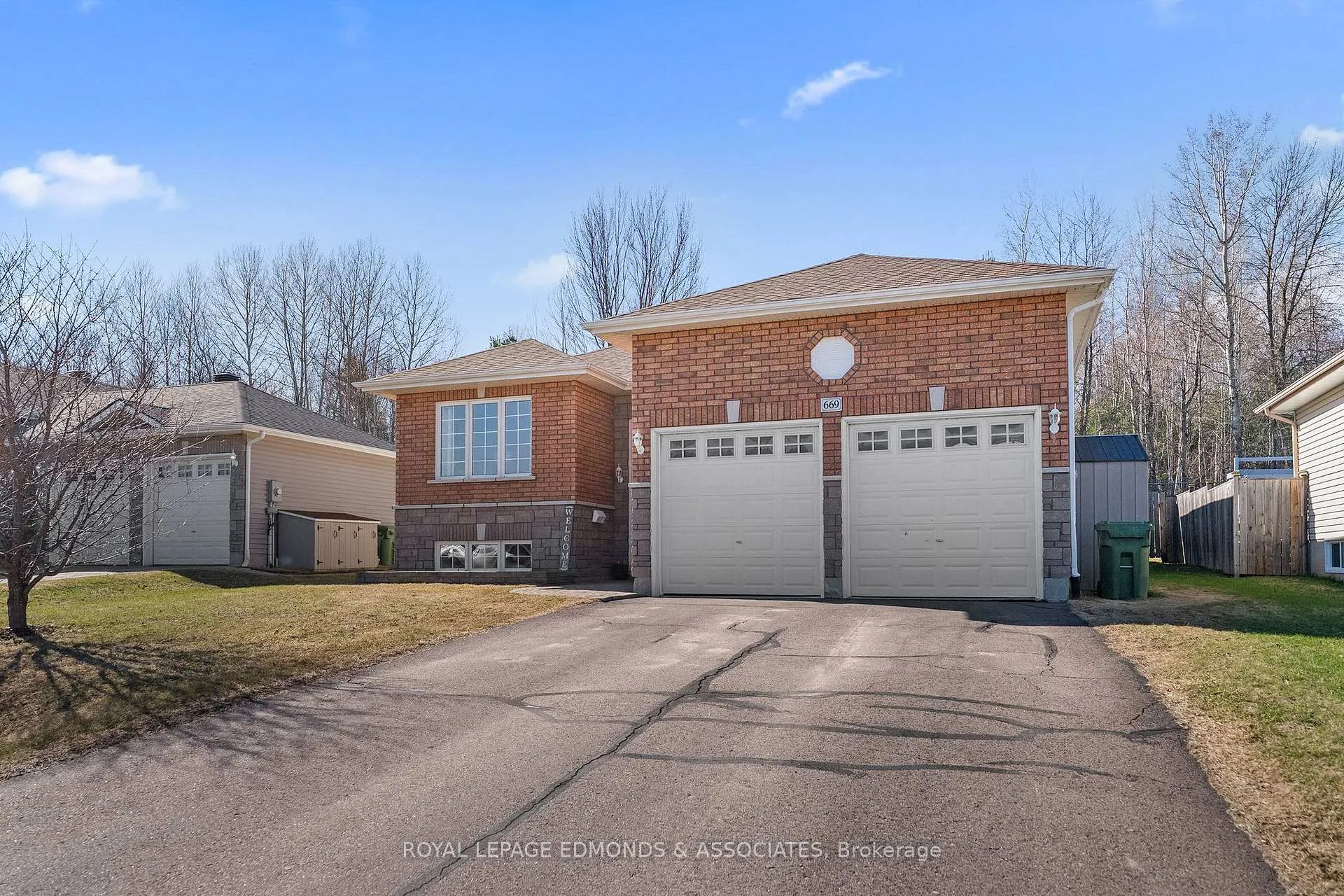 Photo 4 of 669 Fairview Avenue S, Laurentian Valley — HOMEH