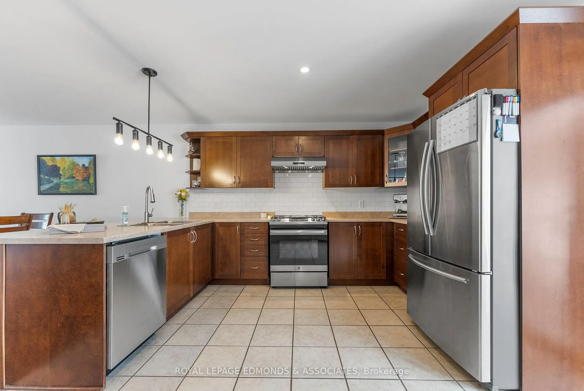 Photo 7 of 669 Fairview Avenue S, Laurentian Valley — HOMEH