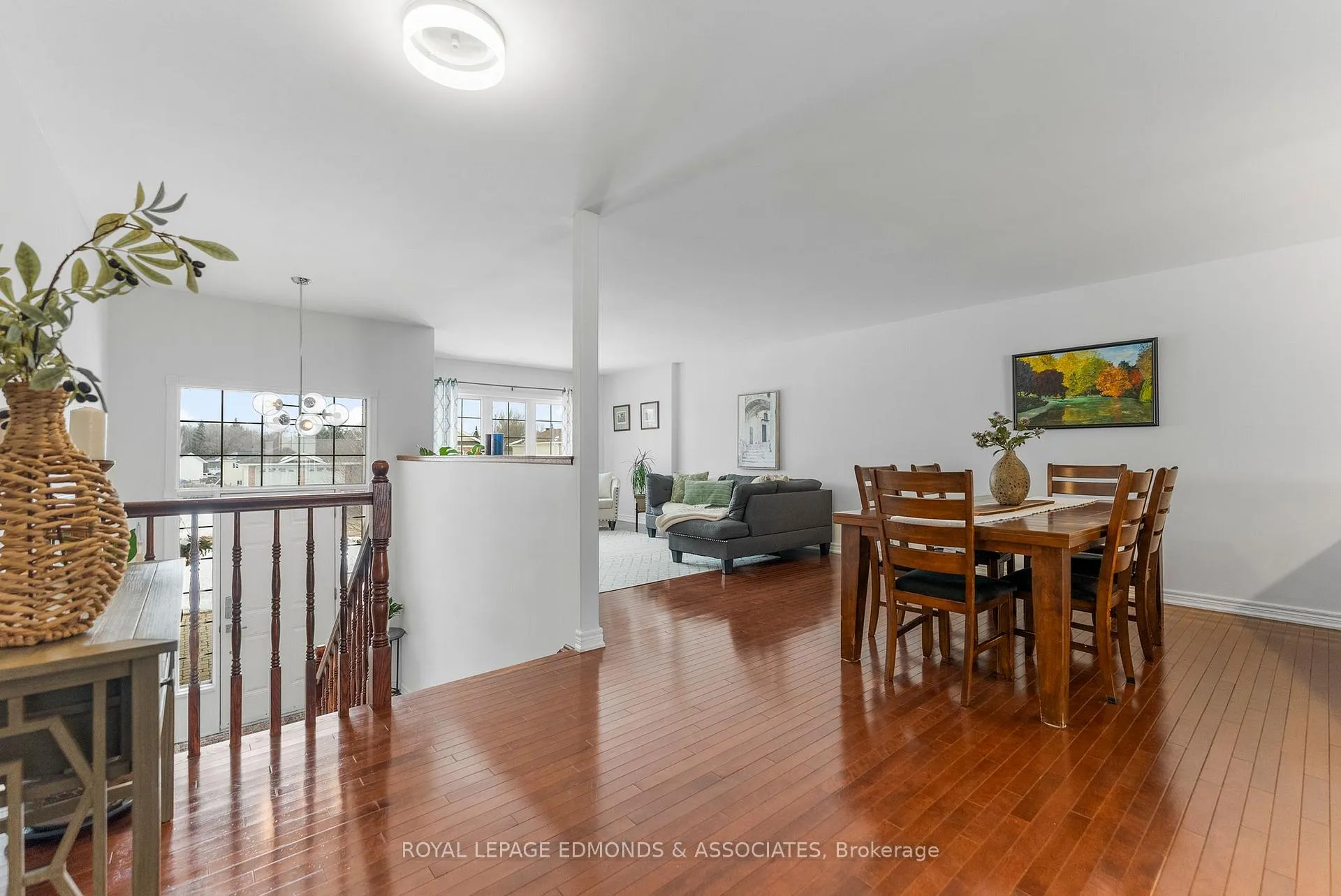 Photo 11 of 669 Fairview Avenue S, Laurentian Valley — HOMEH