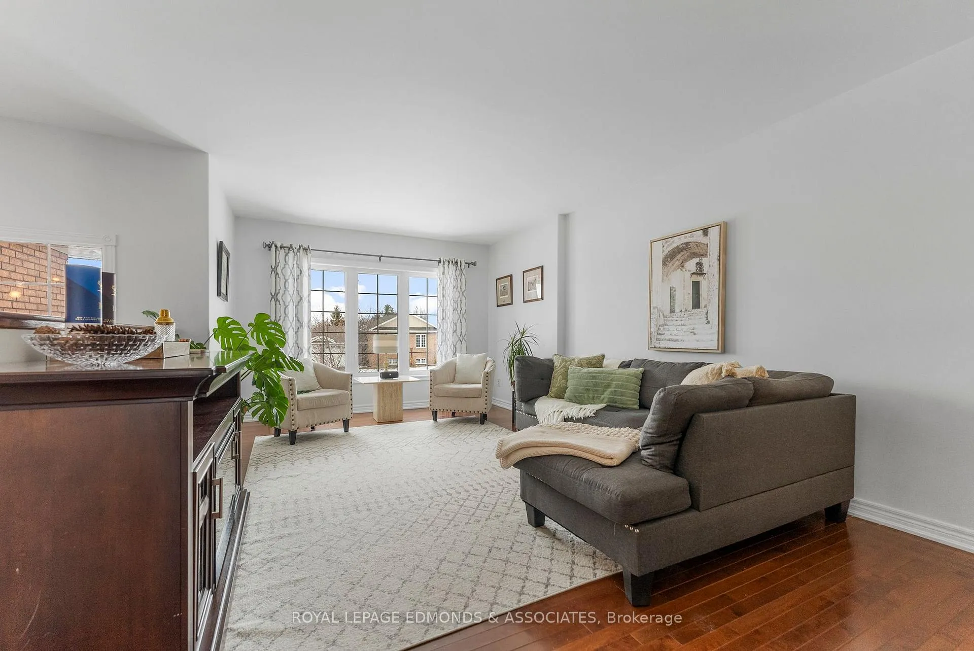 Photo 12 of 669 Fairview Avenue S, Laurentian Valley — HOMEH