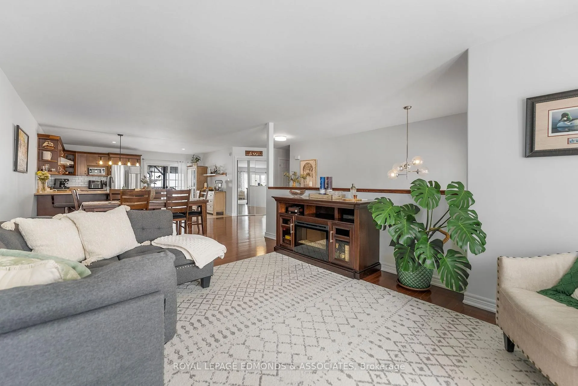 Photo 13 of 669 Fairview Avenue S, Laurentian Valley — HOMEH