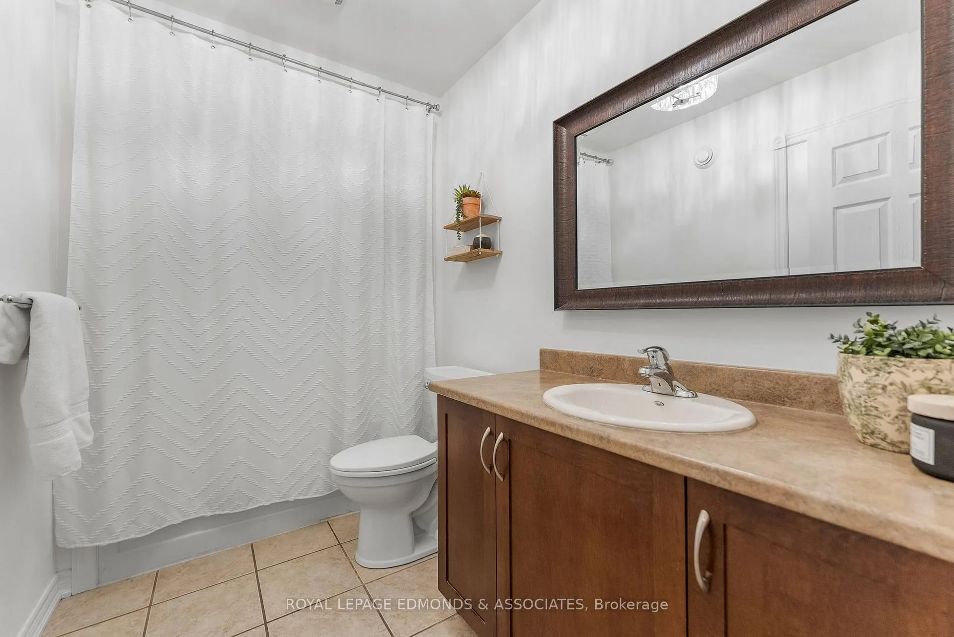 Photo 17 of 669 Fairview Avenue S, Laurentian Valley — HOMEH
