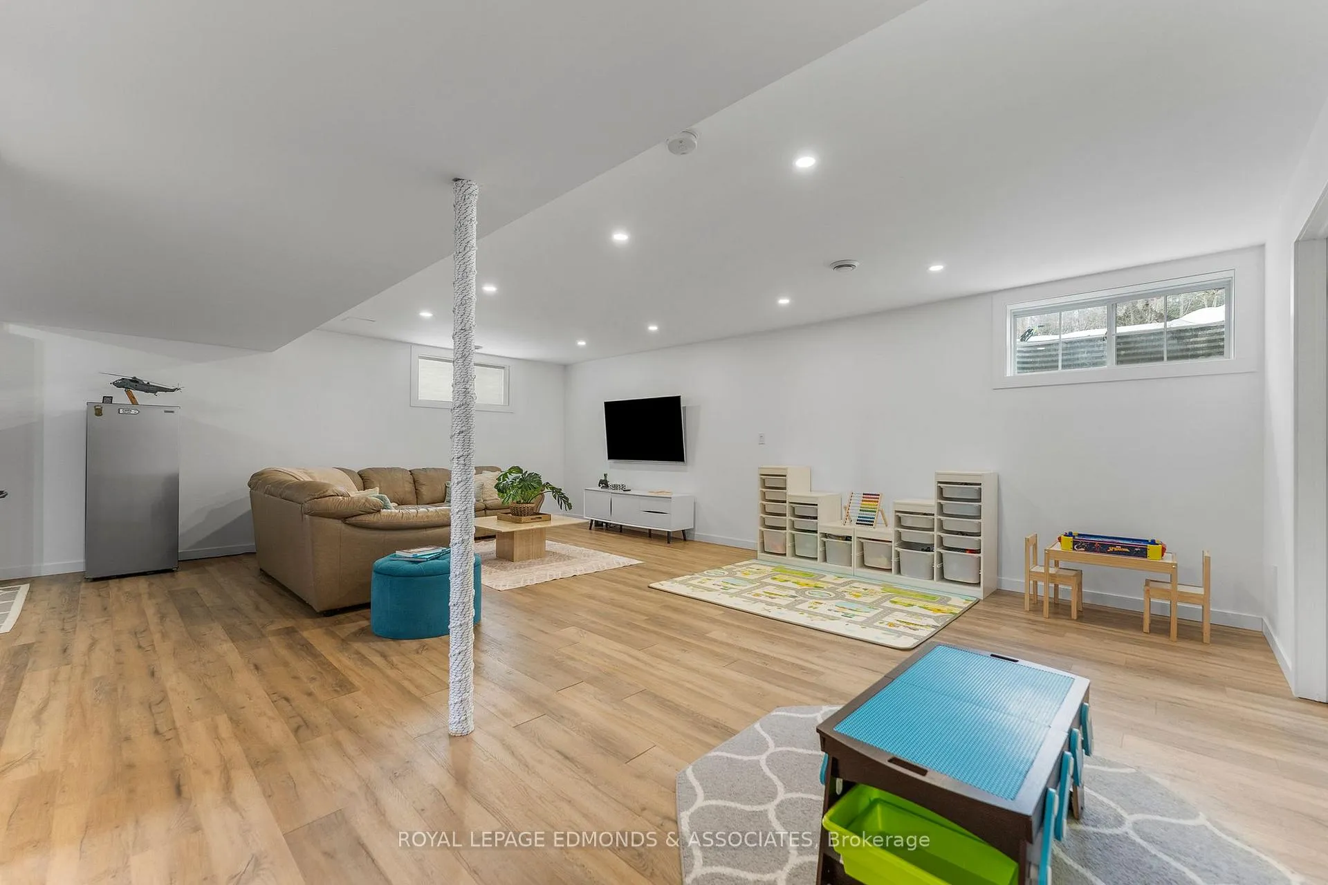 Photo 19 of 669 Fairview Avenue S, Laurentian Valley — HOMEH