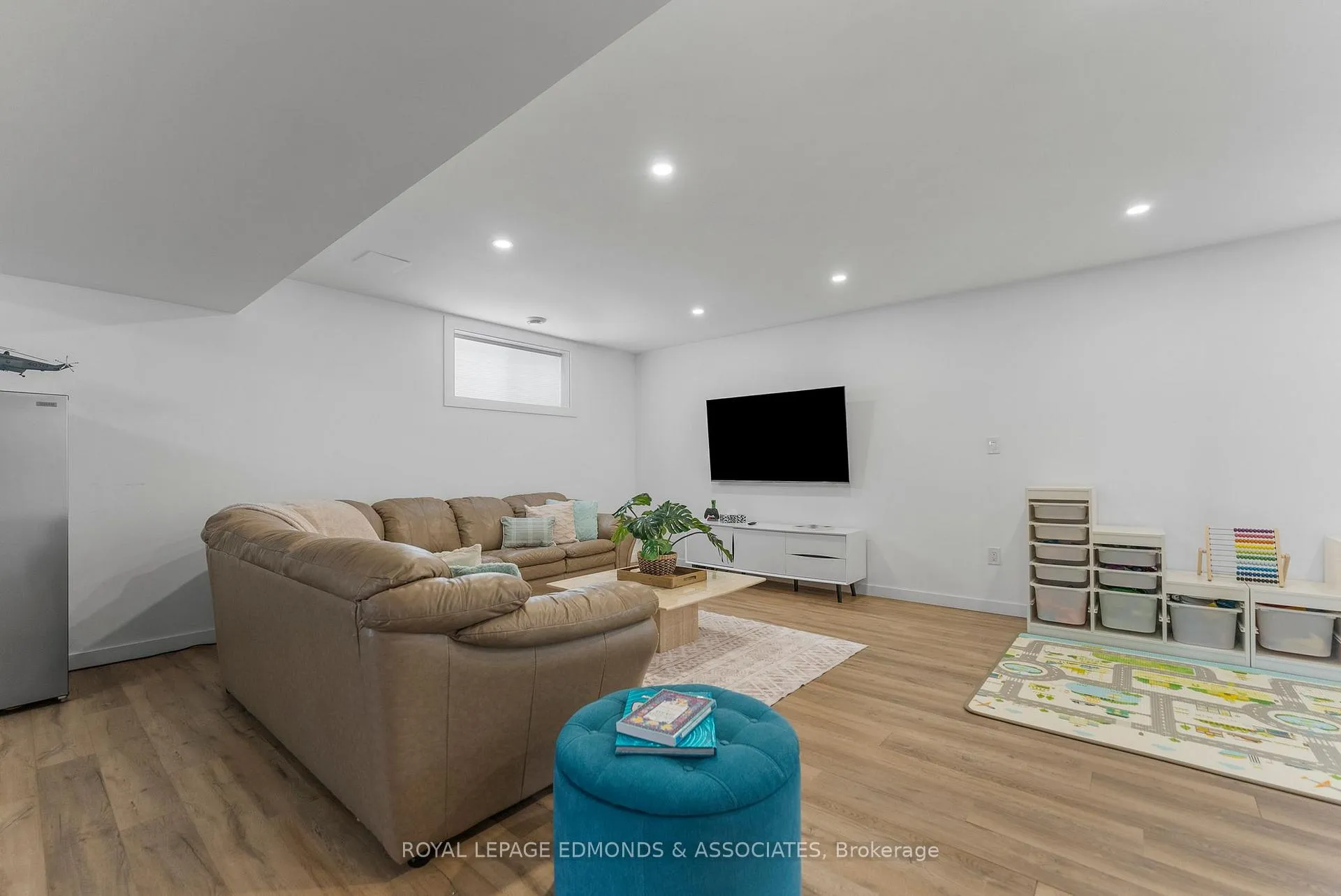 Photo 22 of 669 Fairview Avenue S, Laurentian Valley — HOMEH