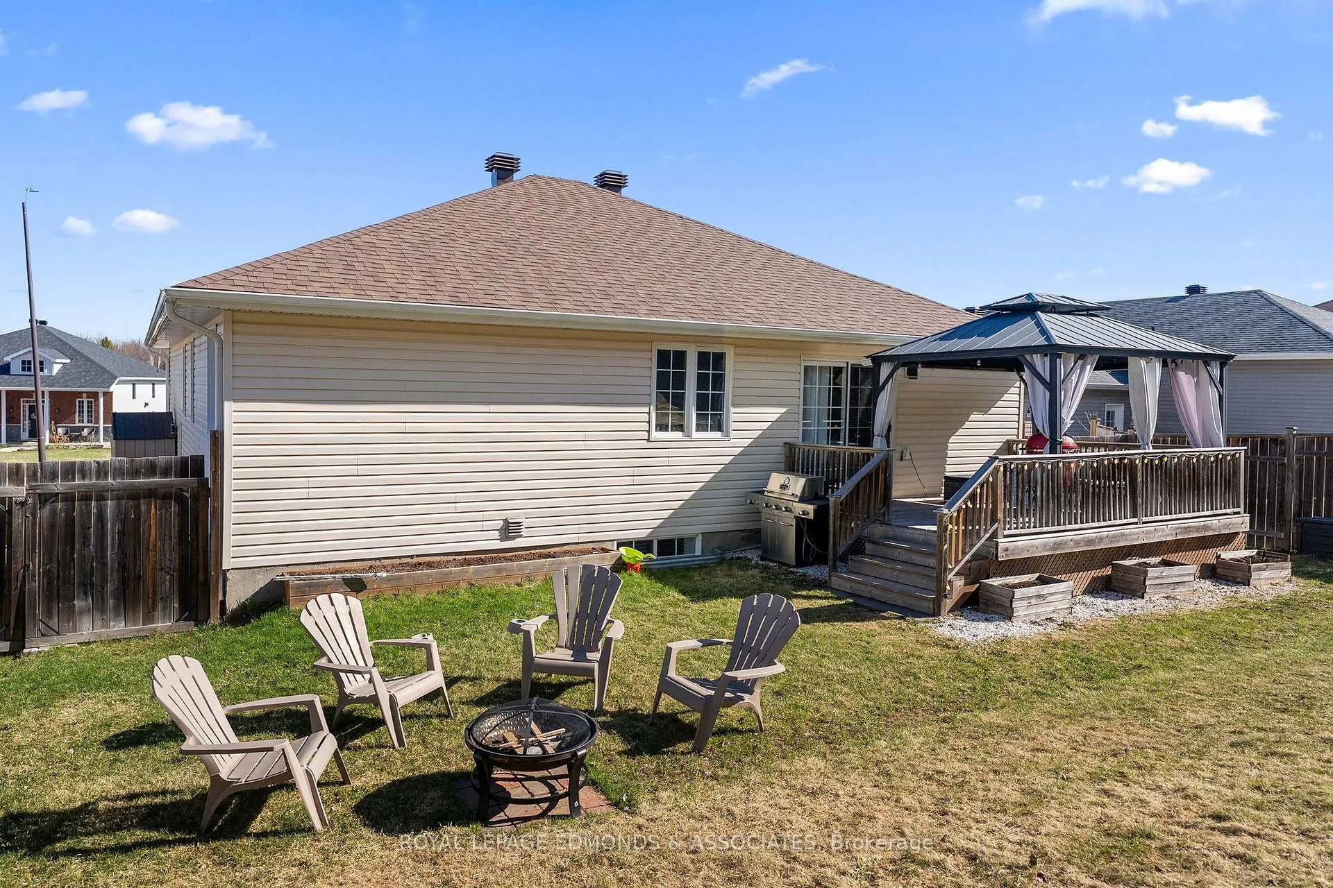 Photo 29 of 669 Fairview Avenue S, Laurentian Valley — HOMEH