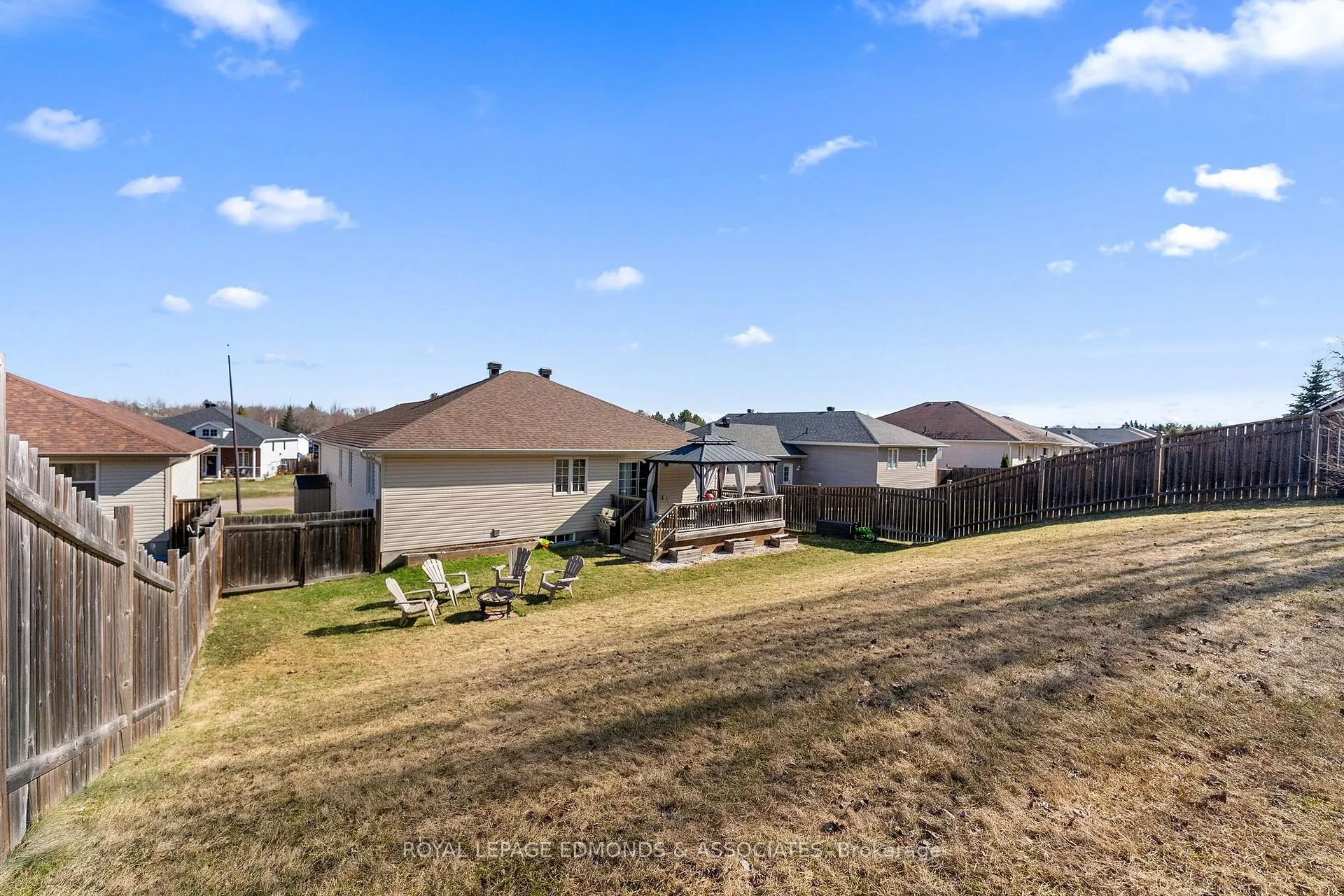 Photo 30 of 669 Fairview Avenue S, Laurentian Valley — HOMEH
