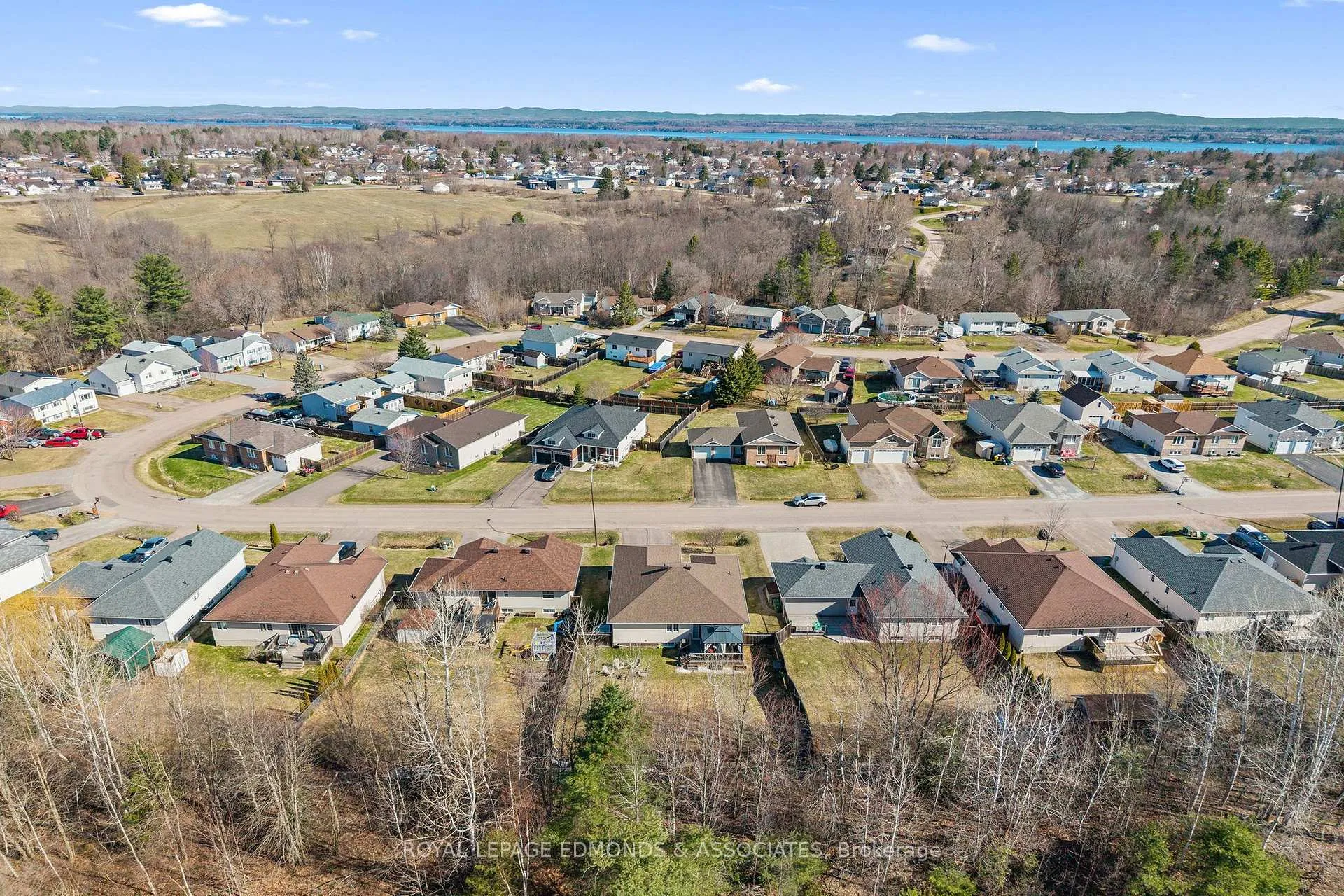 Photo 40 of 669 Fairview Avenue S, Laurentian Valley — HOMEH