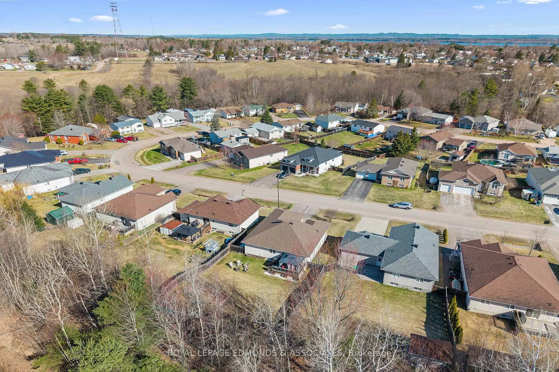 Photo 41 of 669 Fairview Avenue S, Laurentian Valley — HOMEH