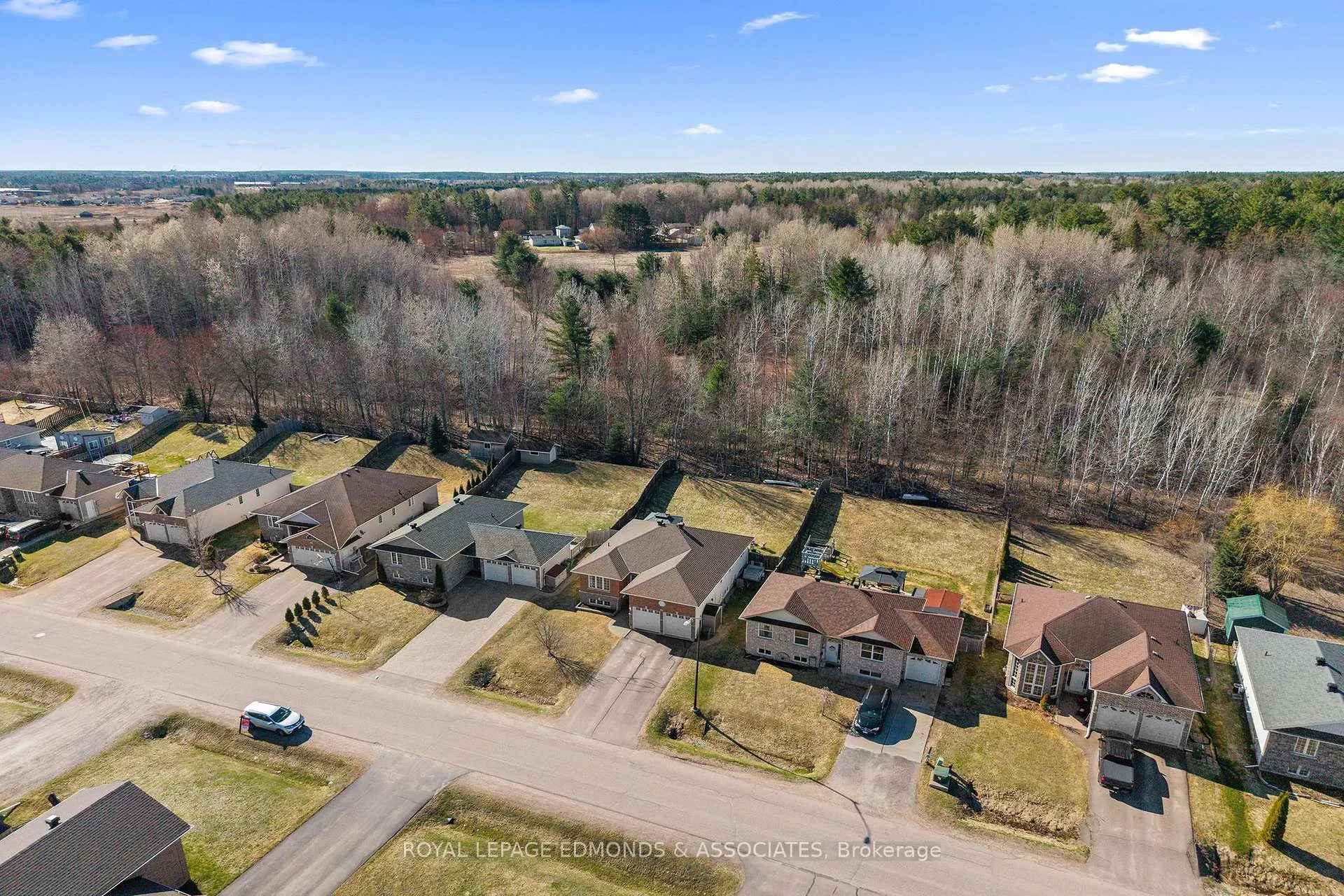 Photo 44 of 669 Fairview Avenue S, Laurentian Valley — HOMEH