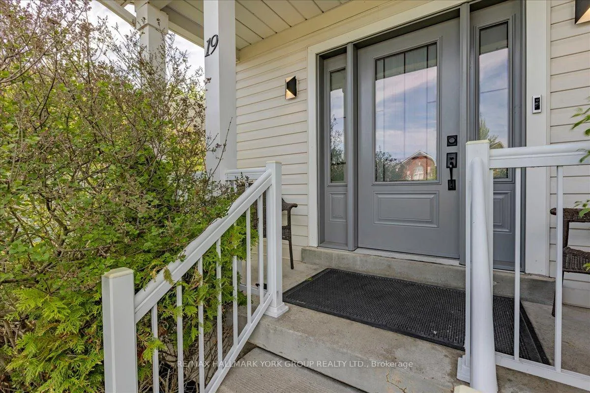 Photo 6 of 19 Silverstone Crescent, Georgina, Keswick South — HOMEH