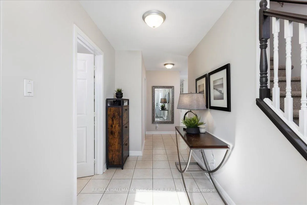 Photo 8 of 19 Silverstone Crescent, Georgina, Keswick South — HOMEH