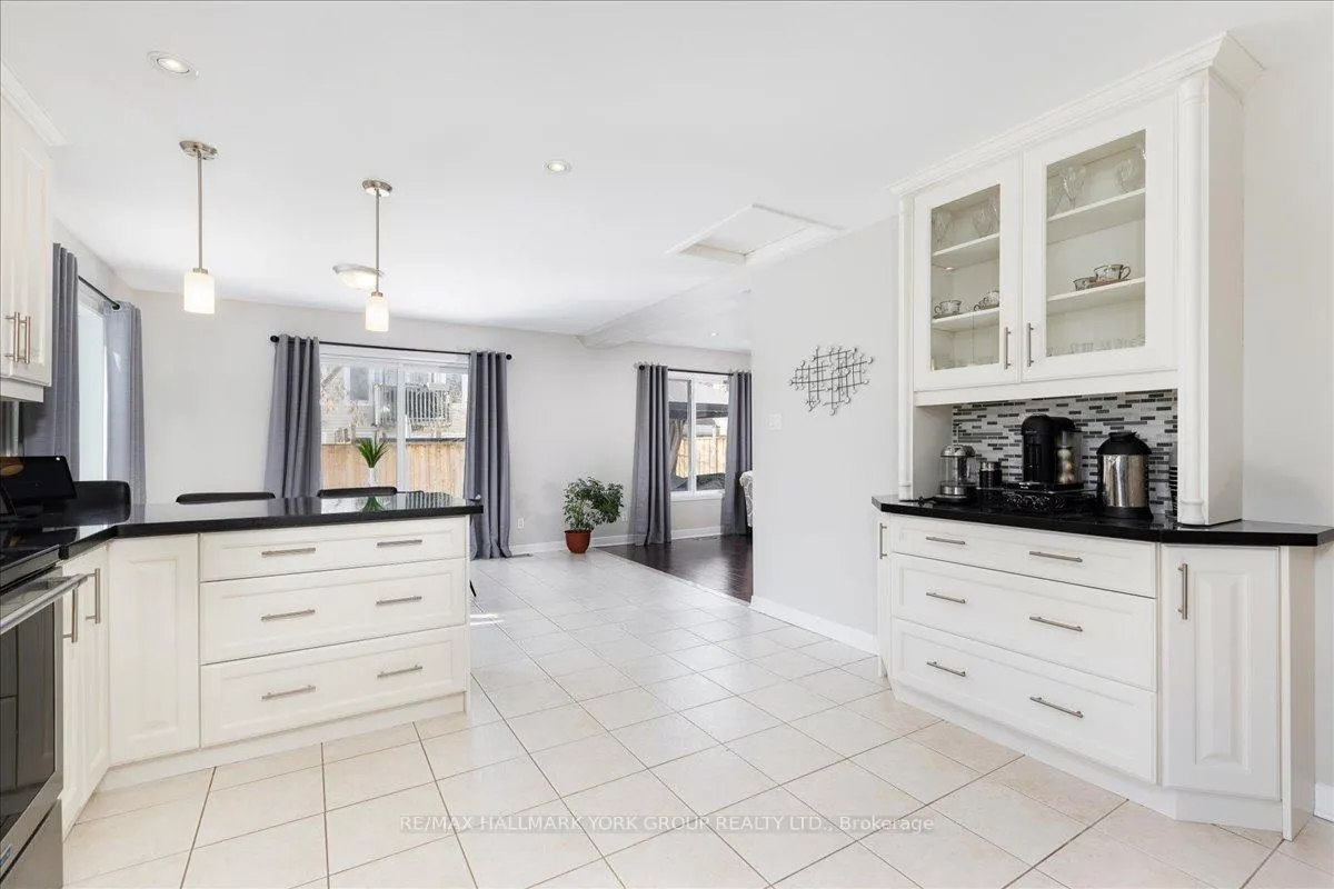 Photo 20 of 19 Silverstone Crescent, Georgina, Keswick South — HOMEH