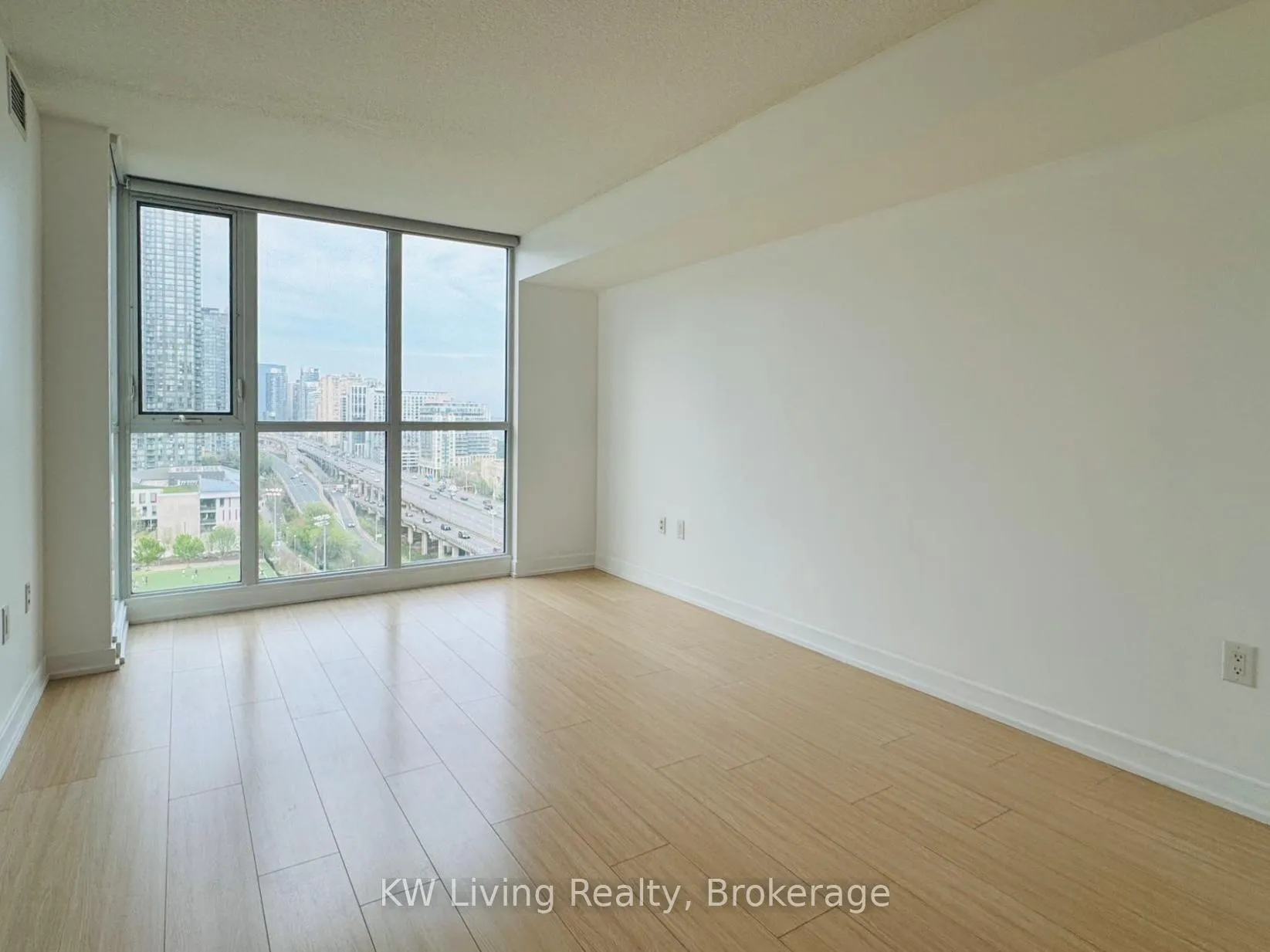 Photo 8 of Unit 1705, 75 Queens Wharf Road, Toronto, Waterfront Communities — HOMEH