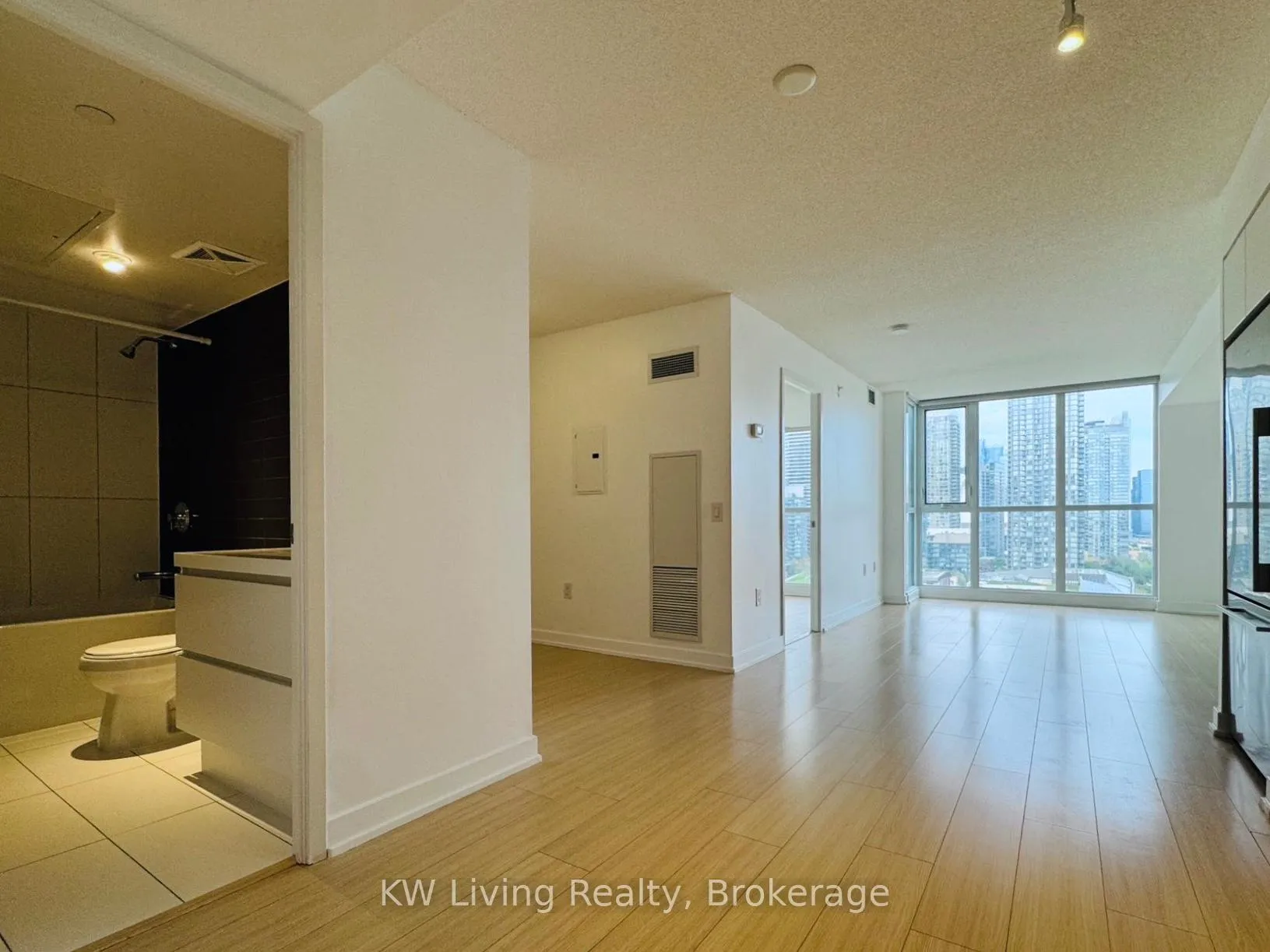 Photo 11 of Unit 1705, 75 Queens Wharf Road, Toronto, Waterfront Communities — HOMEH