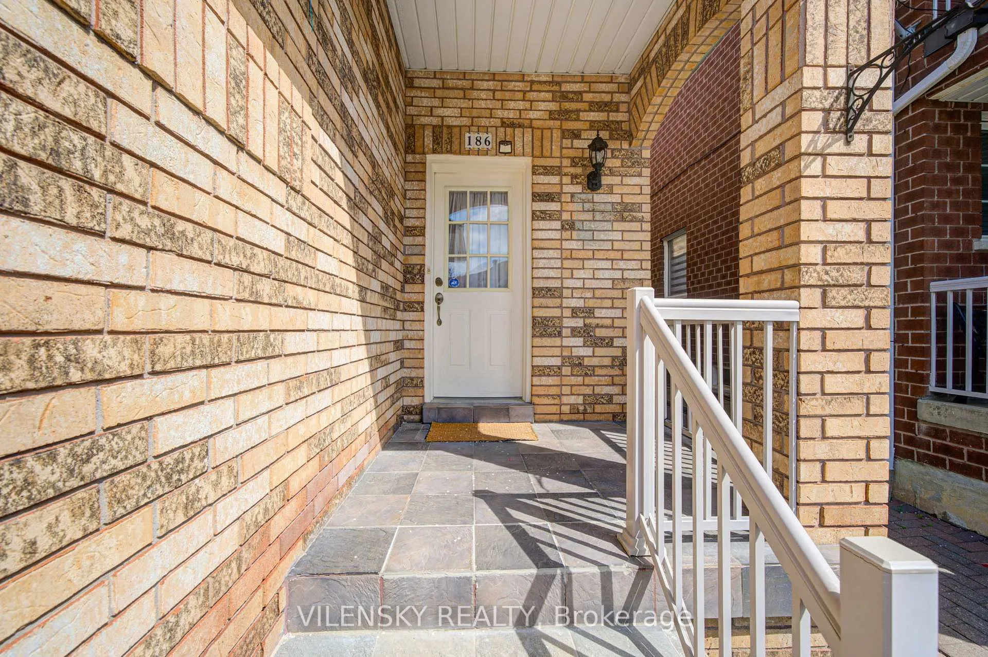 Photo 2 of 186 Purcell Crescent, Vaughan, Maple — HOMEH