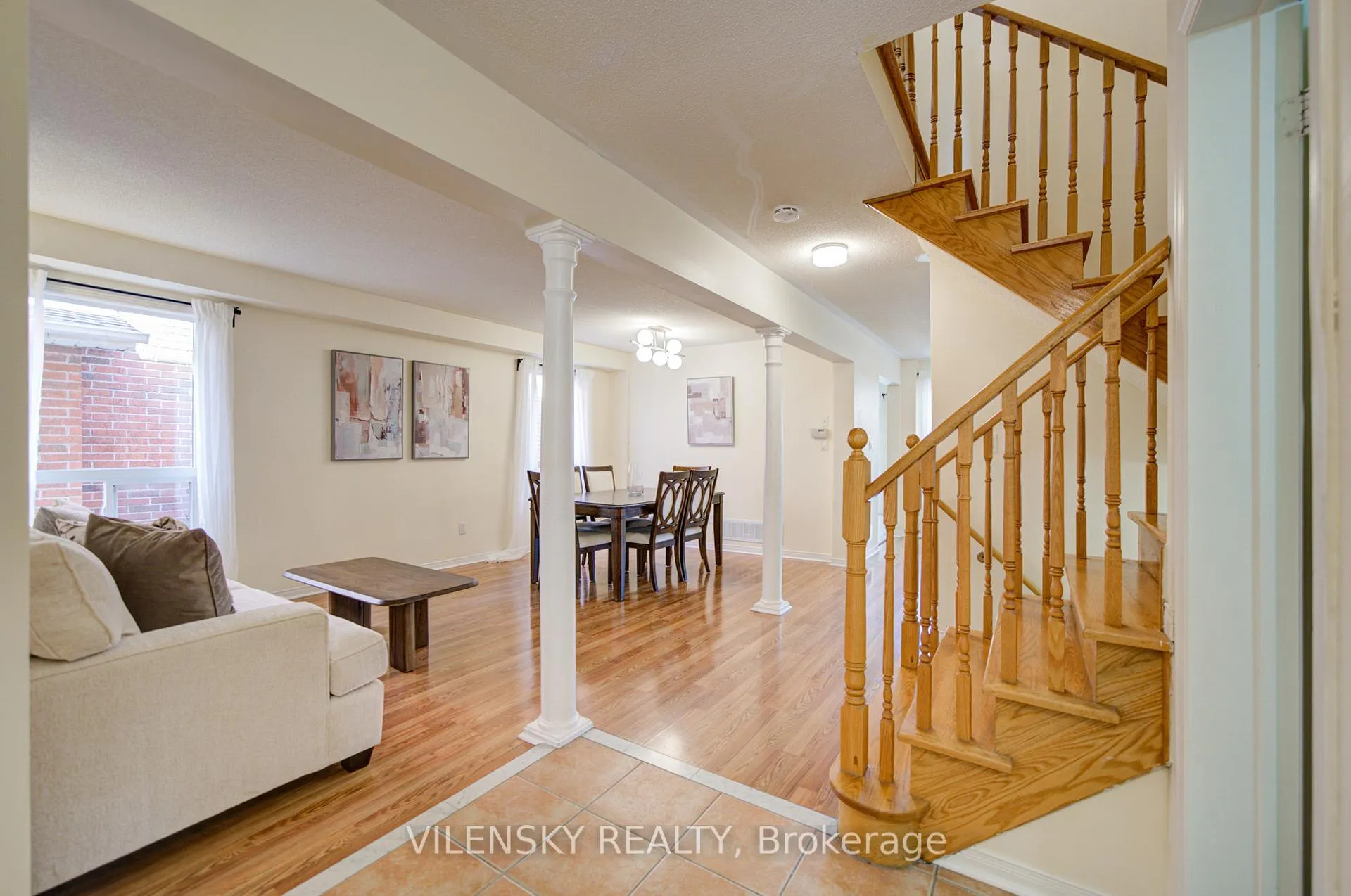 Photo 4 of 186 Purcell Crescent, Vaughan, Maple — HOMEH