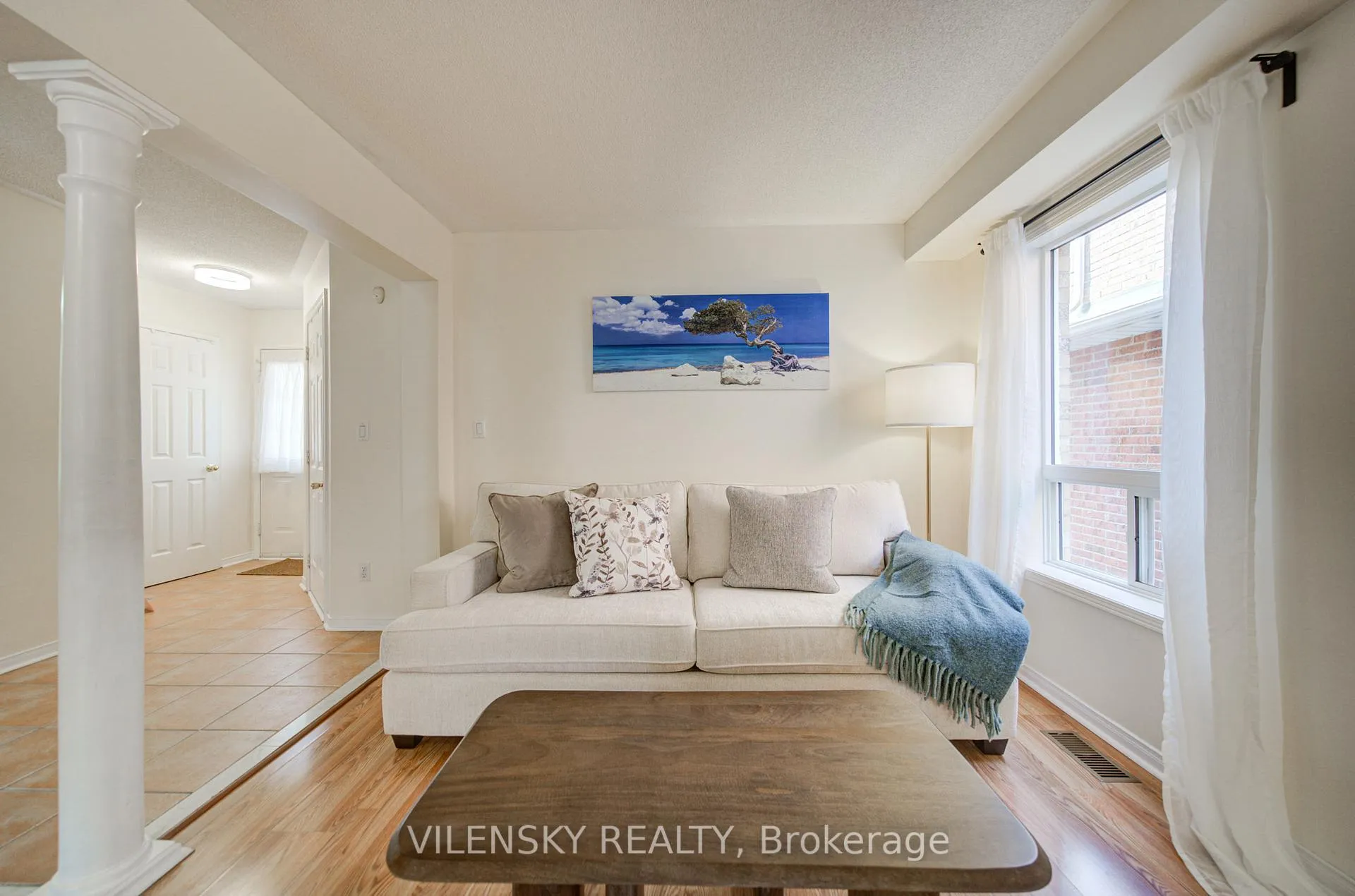 Photo 6 of 186 Purcell Crescent, Vaughan, Maple — HOMEH