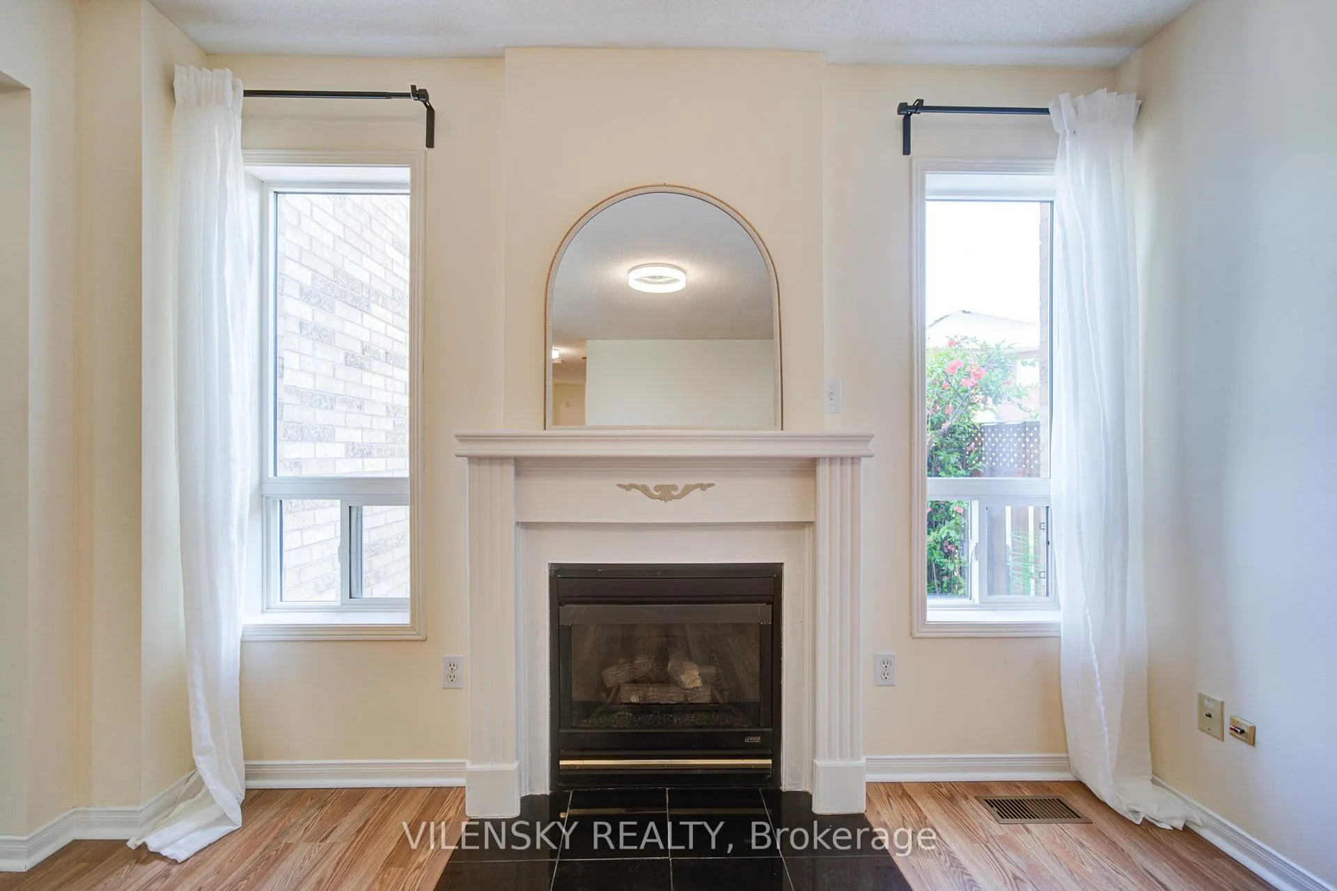 Photo 16 of 186 Purcell Crescent, Vaughan, Maple — HOMEH