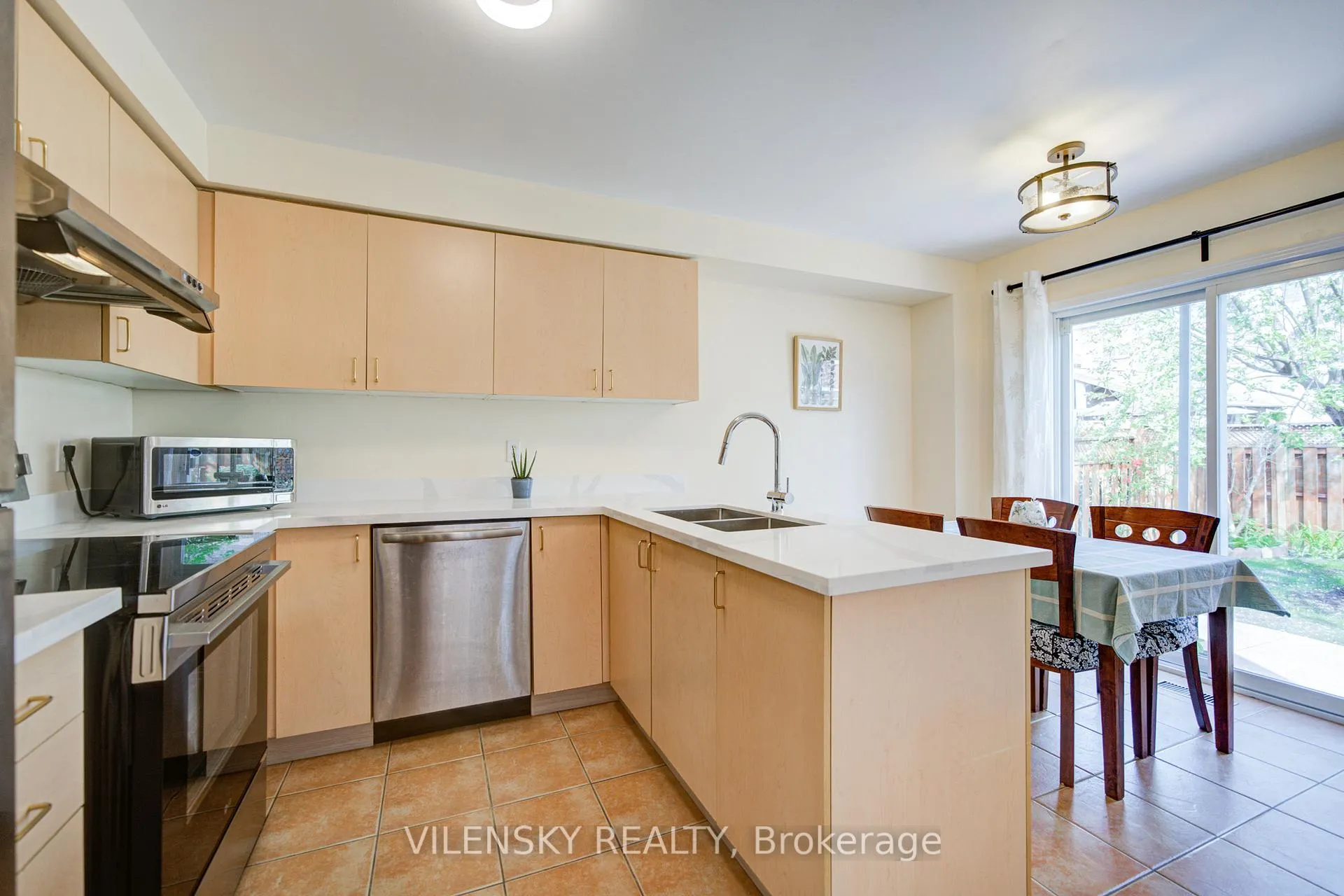 Photo 17 of 186 Purcell Crescent, Vaughan, Maple — HOMEH