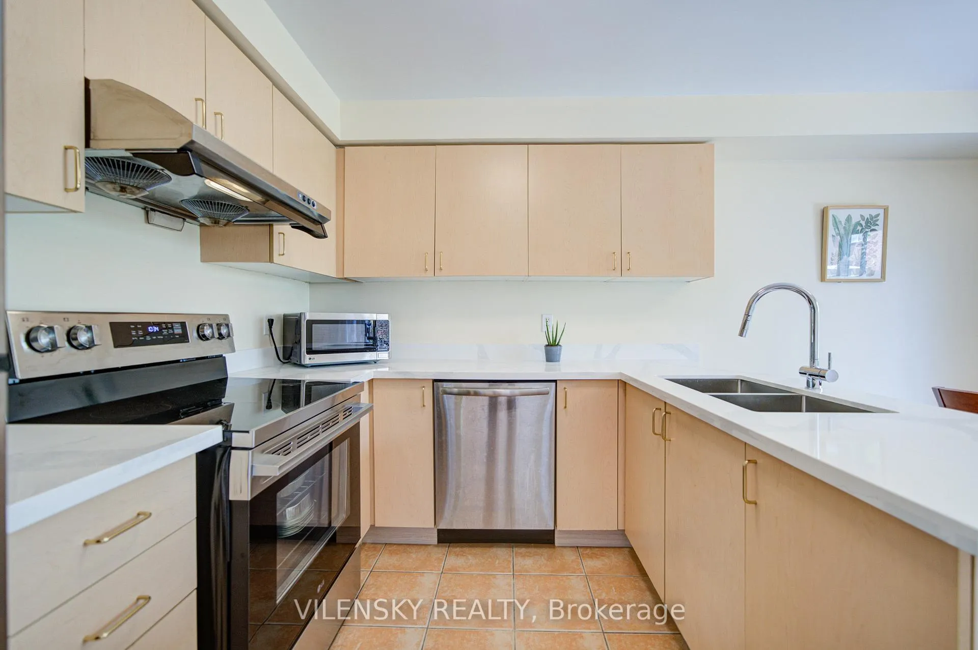Photo 18 of 186 Purcell Crescent, Vaughan, Maple — HOMEH