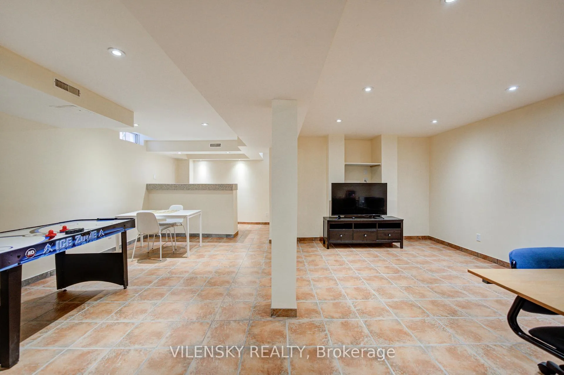 Photo 39 of 186 Purcell Crescent, Vaughan, Maple — HOMEH