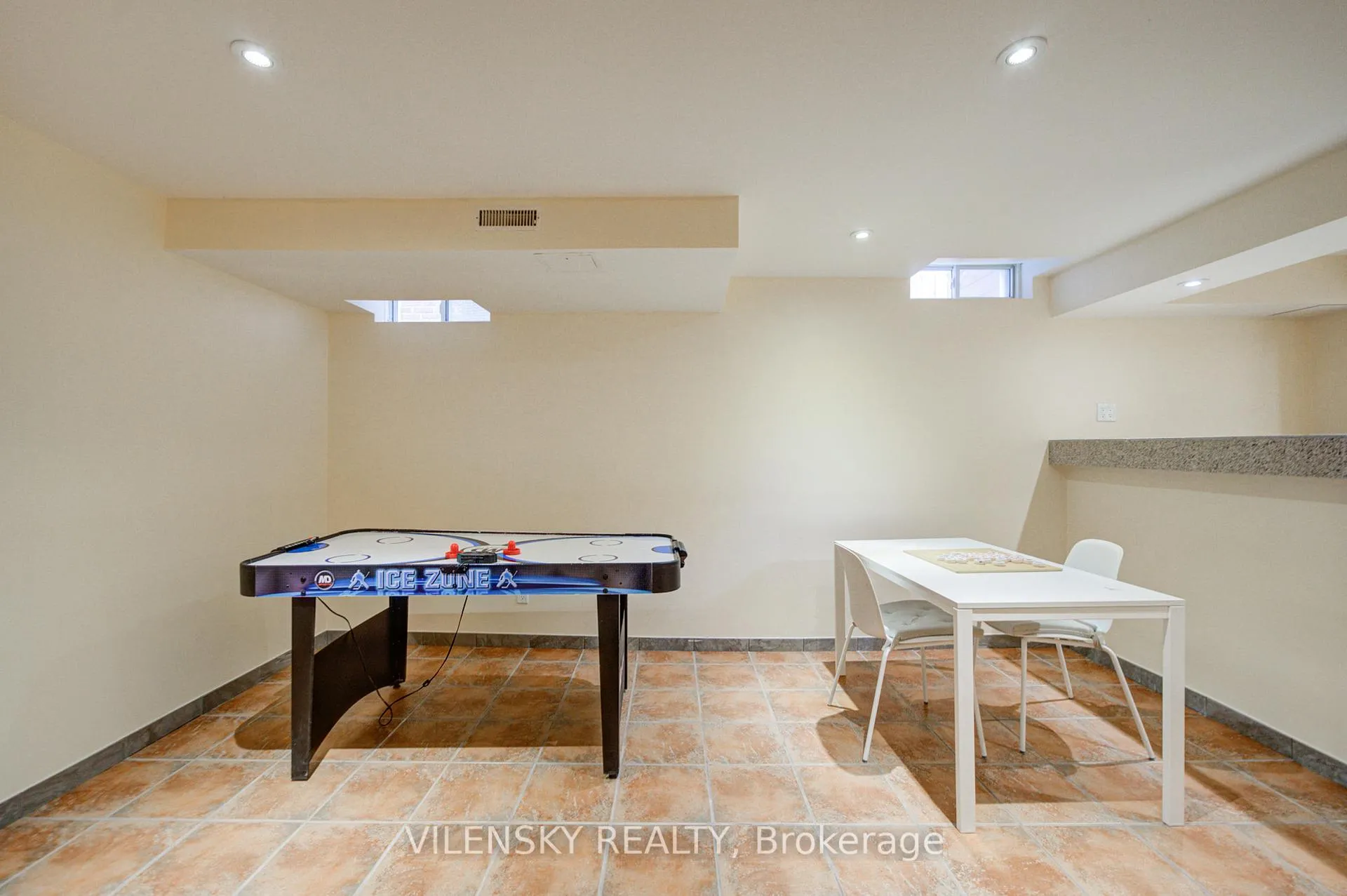 Photo 41 of 186 Purcell Crescent, Vaughan, Maple — HOMEH