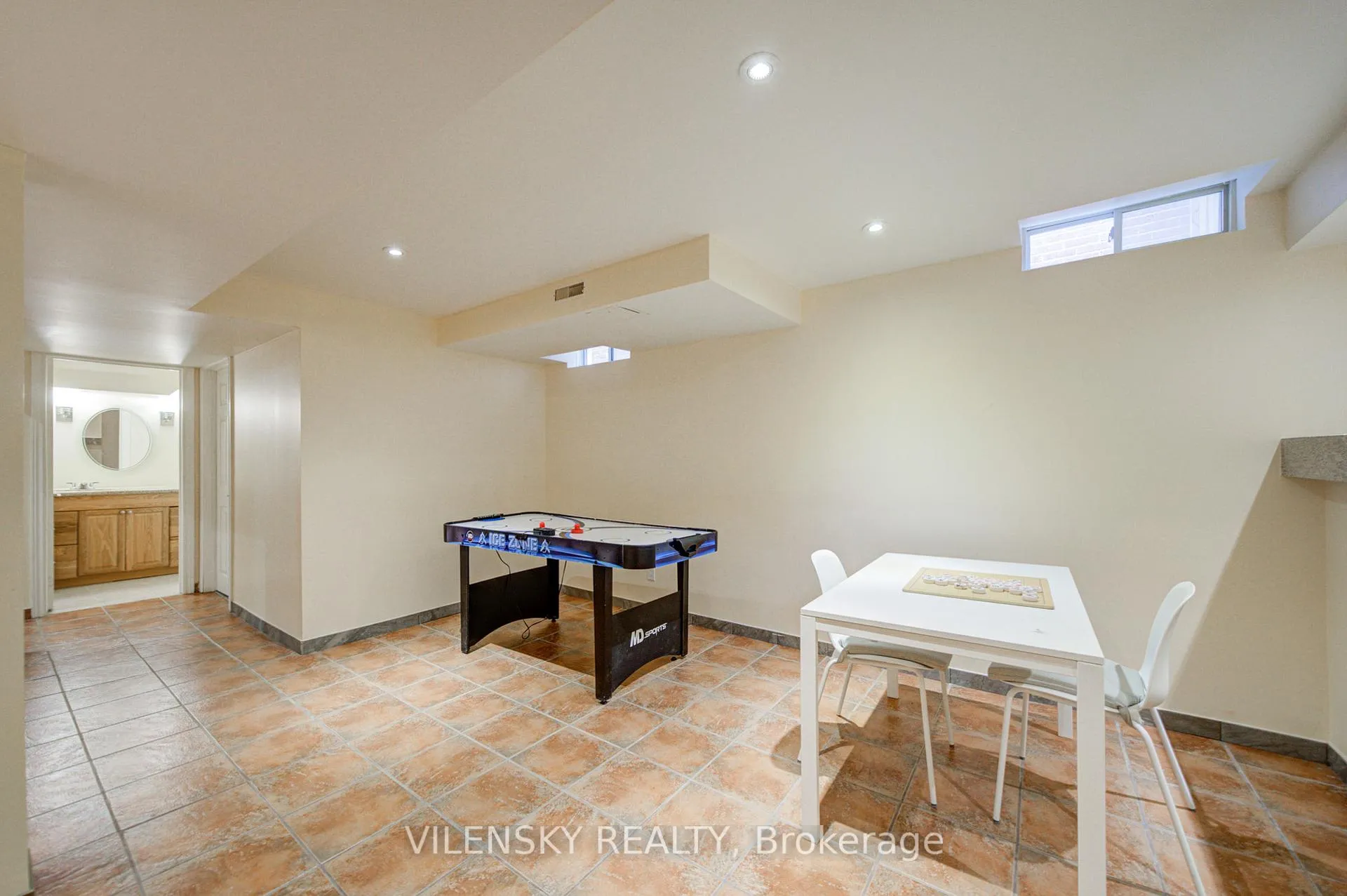Photo 42 of 186 Purcell Crescent, Vaughan, Maple — HOMEH