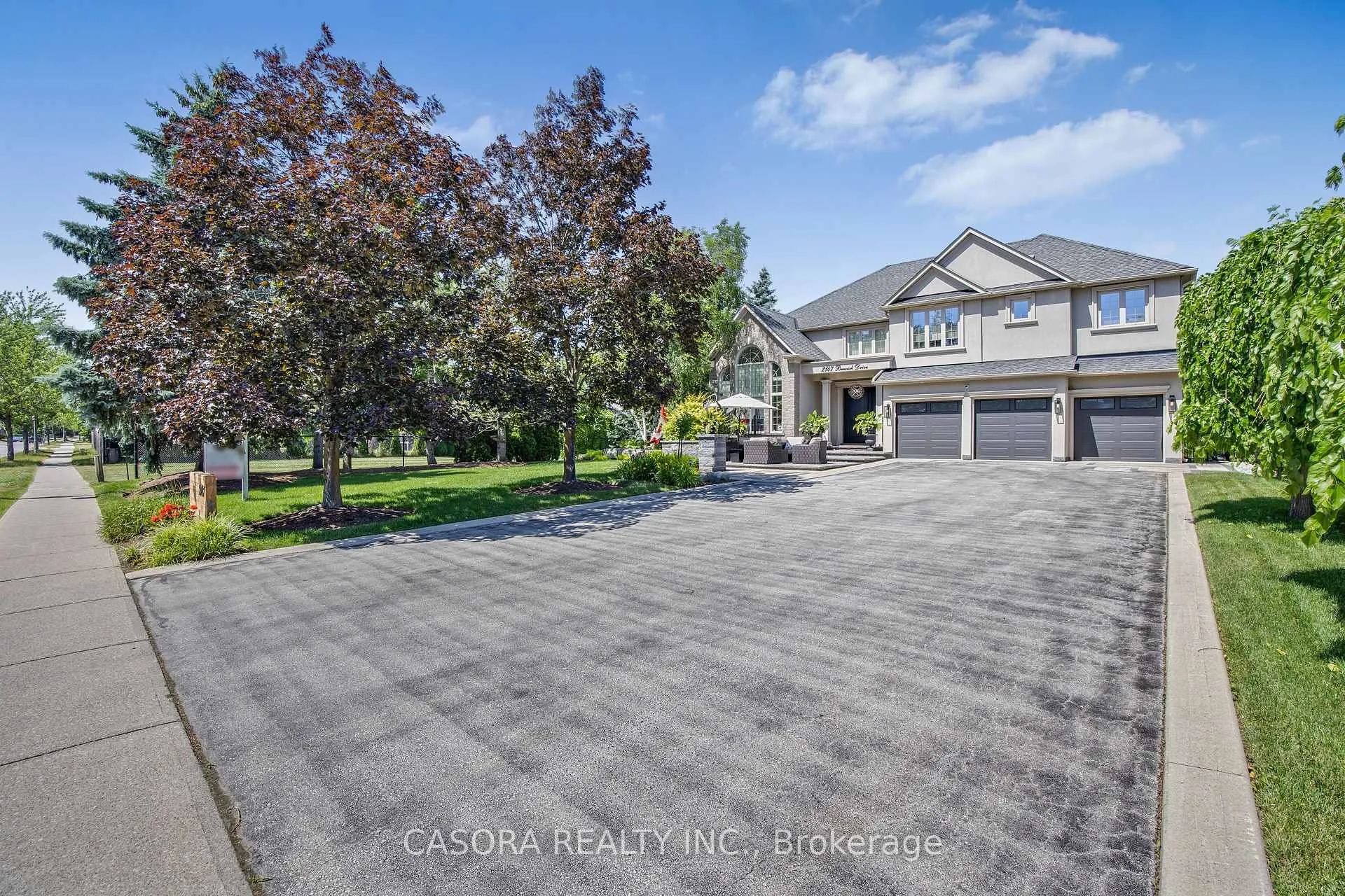 Photo 3 of 2147 Berwick Drive, Burlington, Rose — HOMEH