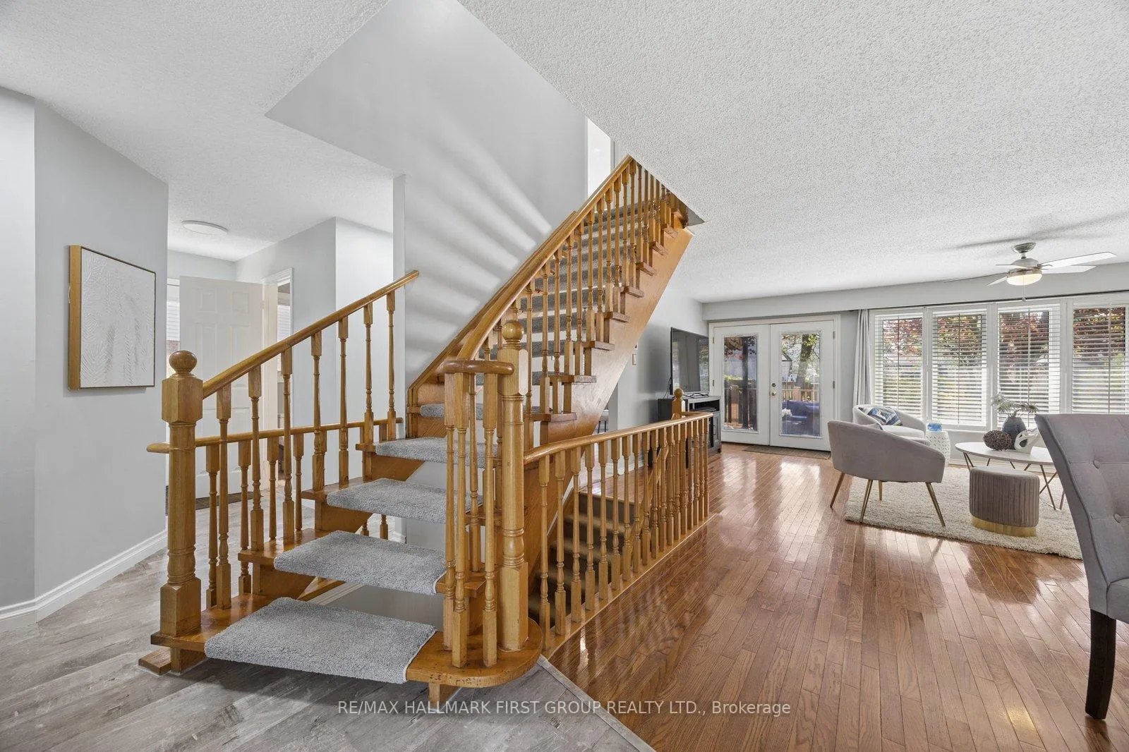 Photo 3 of 28 Empson Court, Ajax, South West — HOMEH