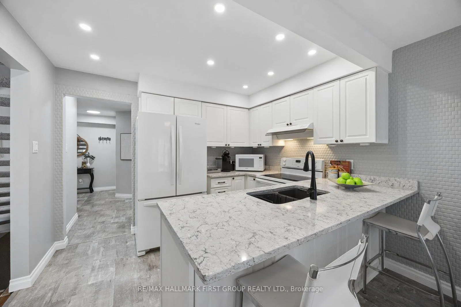 Photo 9 of 28 Empson Court, Ajax, South West — HOMEH