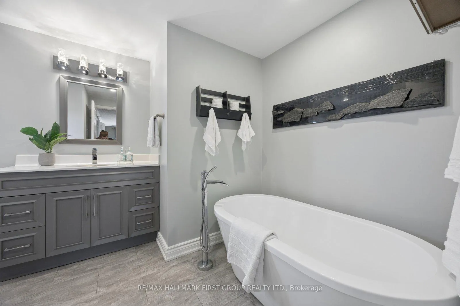 Photo 20 of 28 Empson Court, Ajax, South West — HOMEH