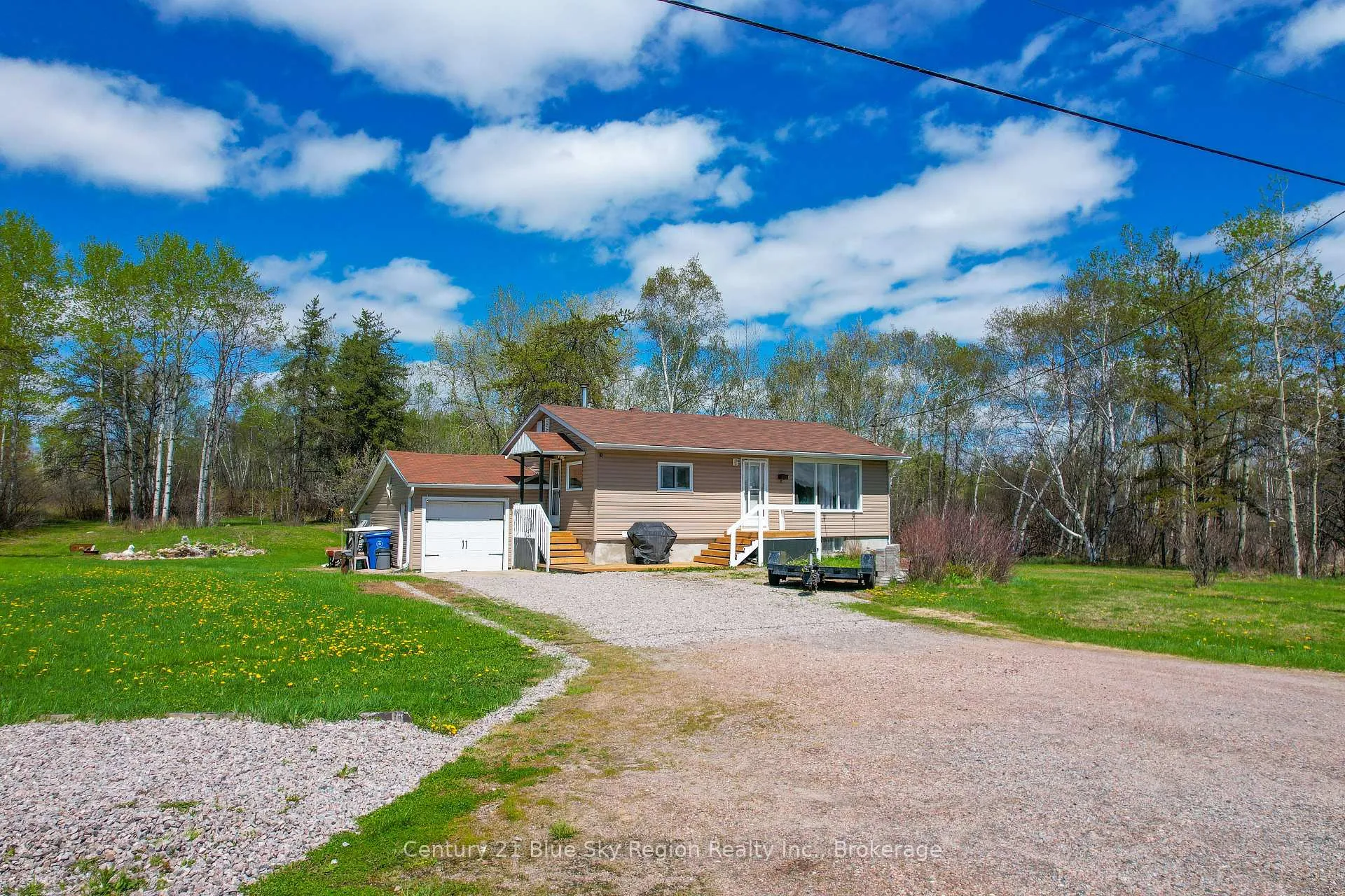 Front of 1742 Highway 17 E