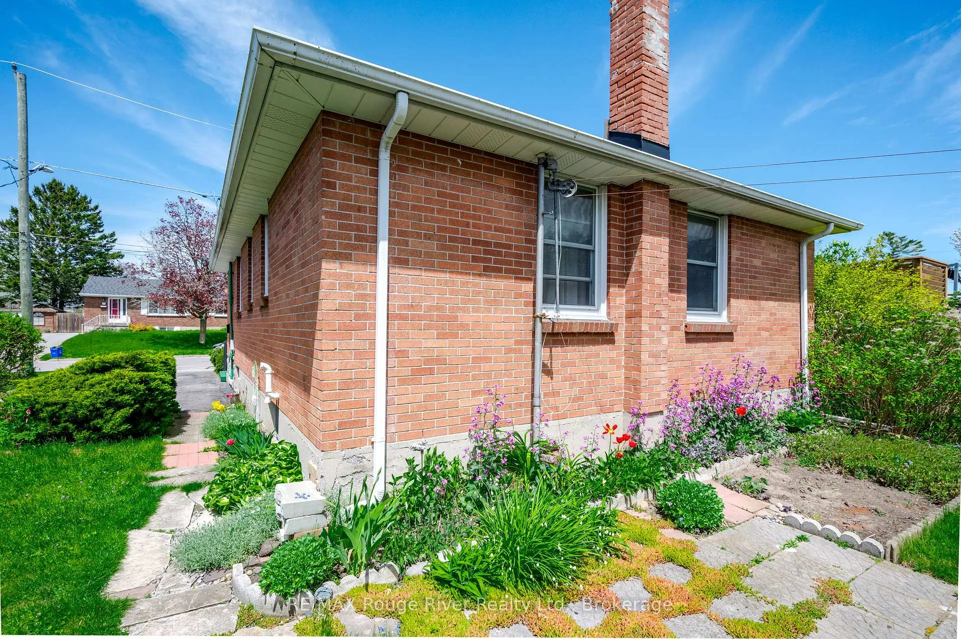 Photo 3 of 525 Barbara Street, Cobourg — HOMEH